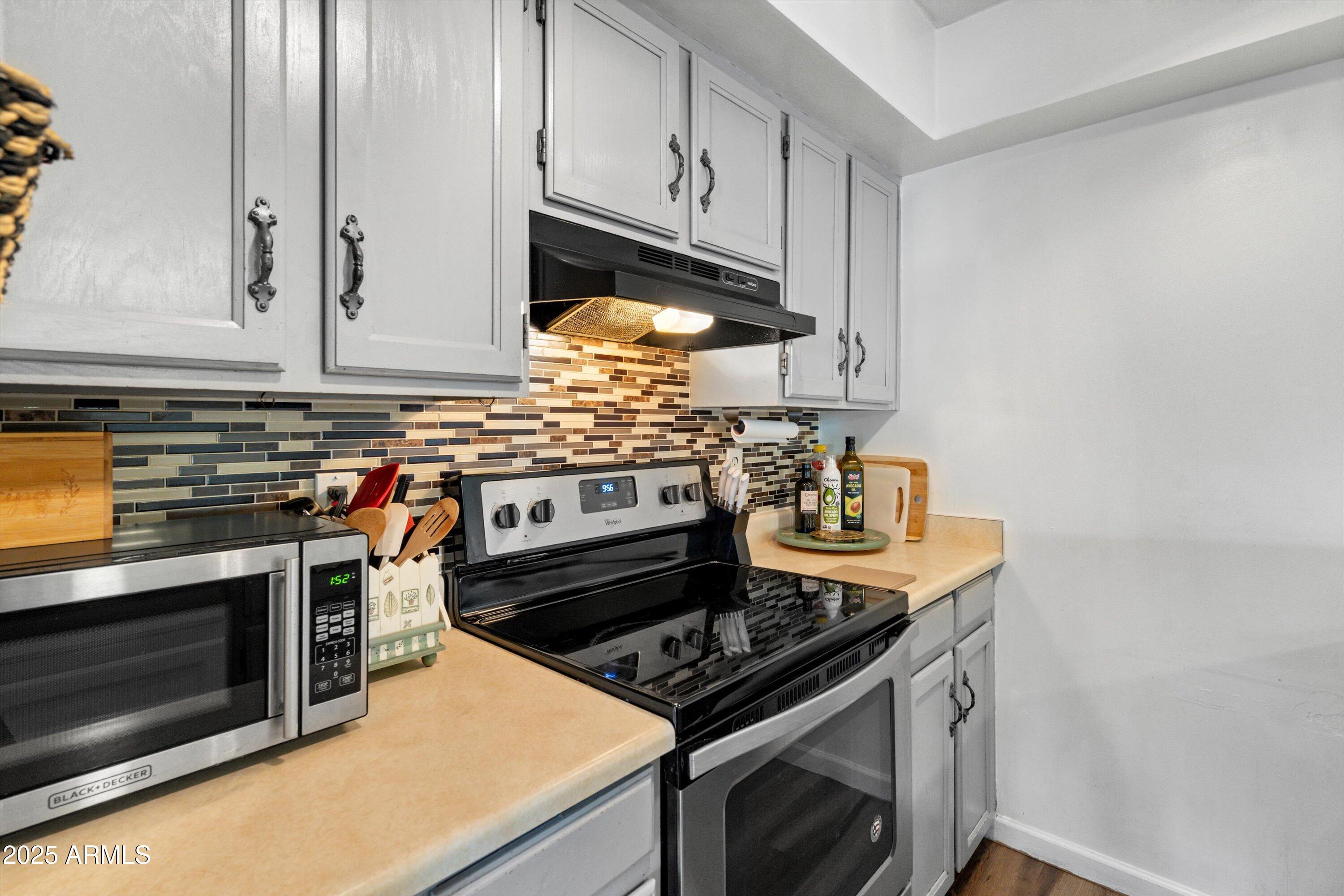 1430 W LA JOLLA Drive