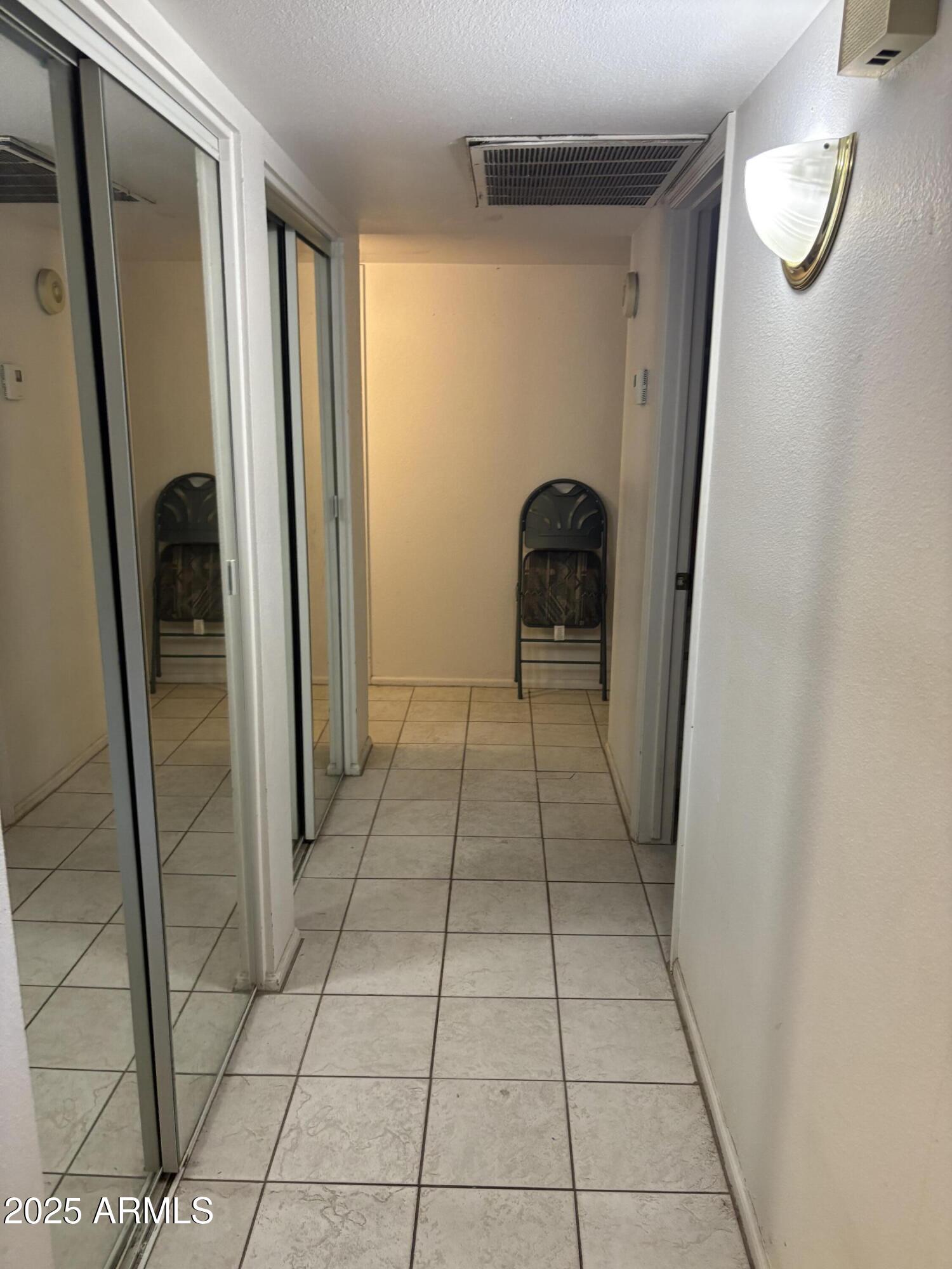 817 W KNOWLES Circle