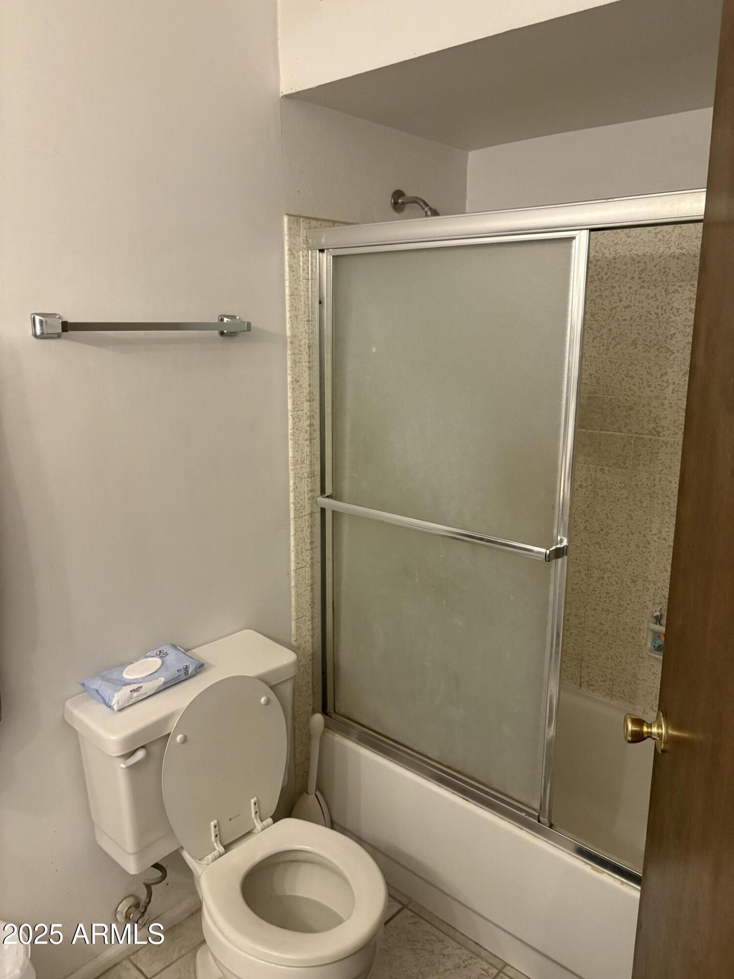 817 W KNOWLES Circle