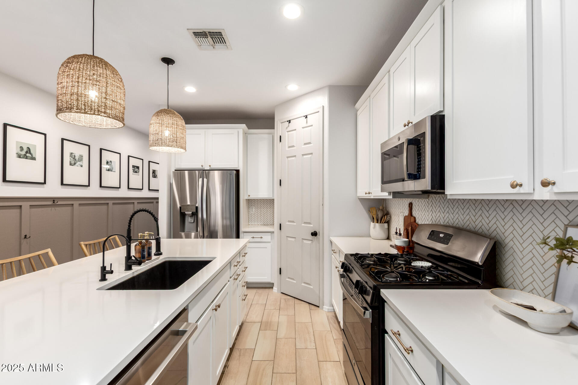 26026 N THORNHILL Drive