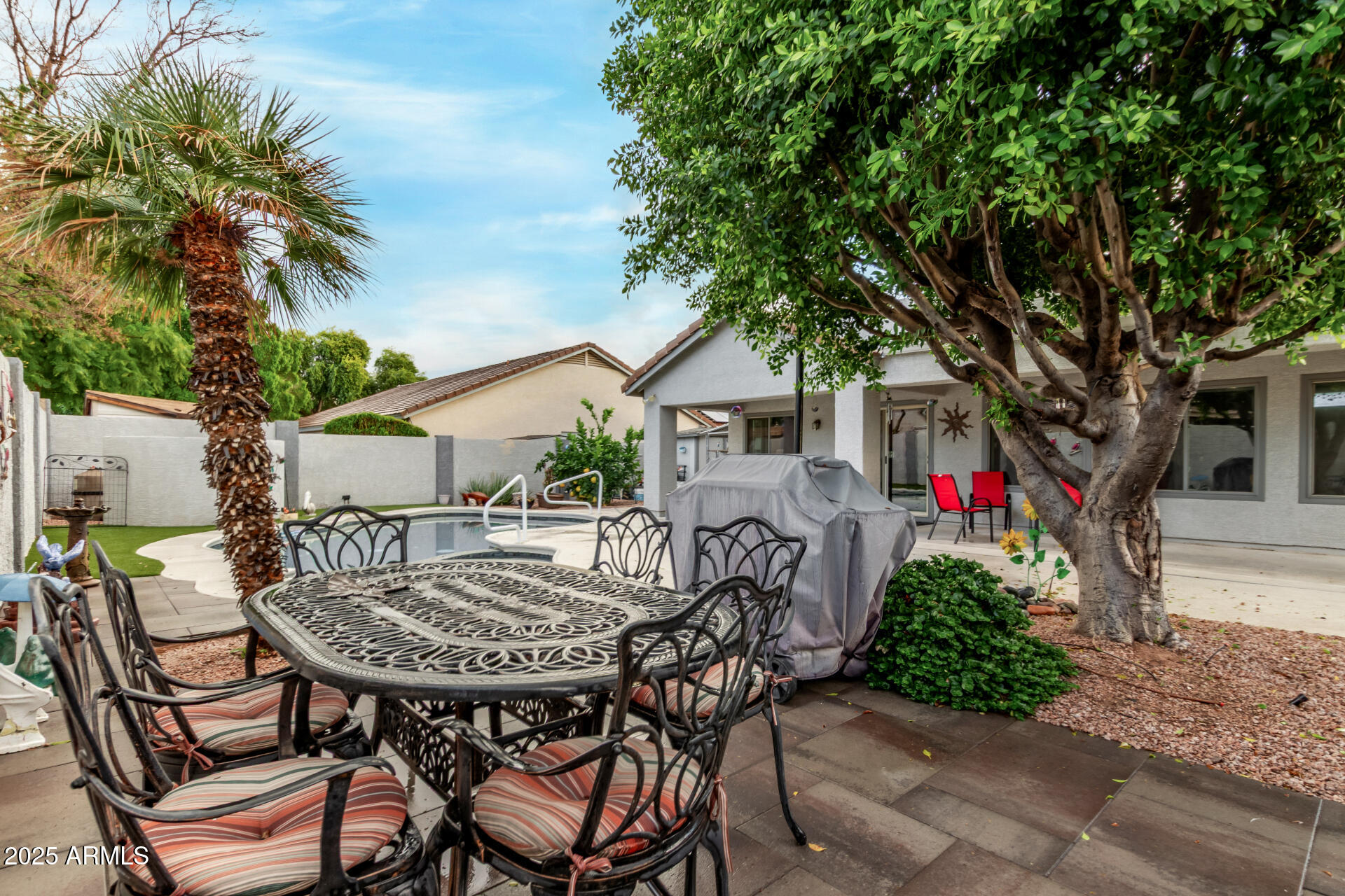 5512 E Holmes Avenue