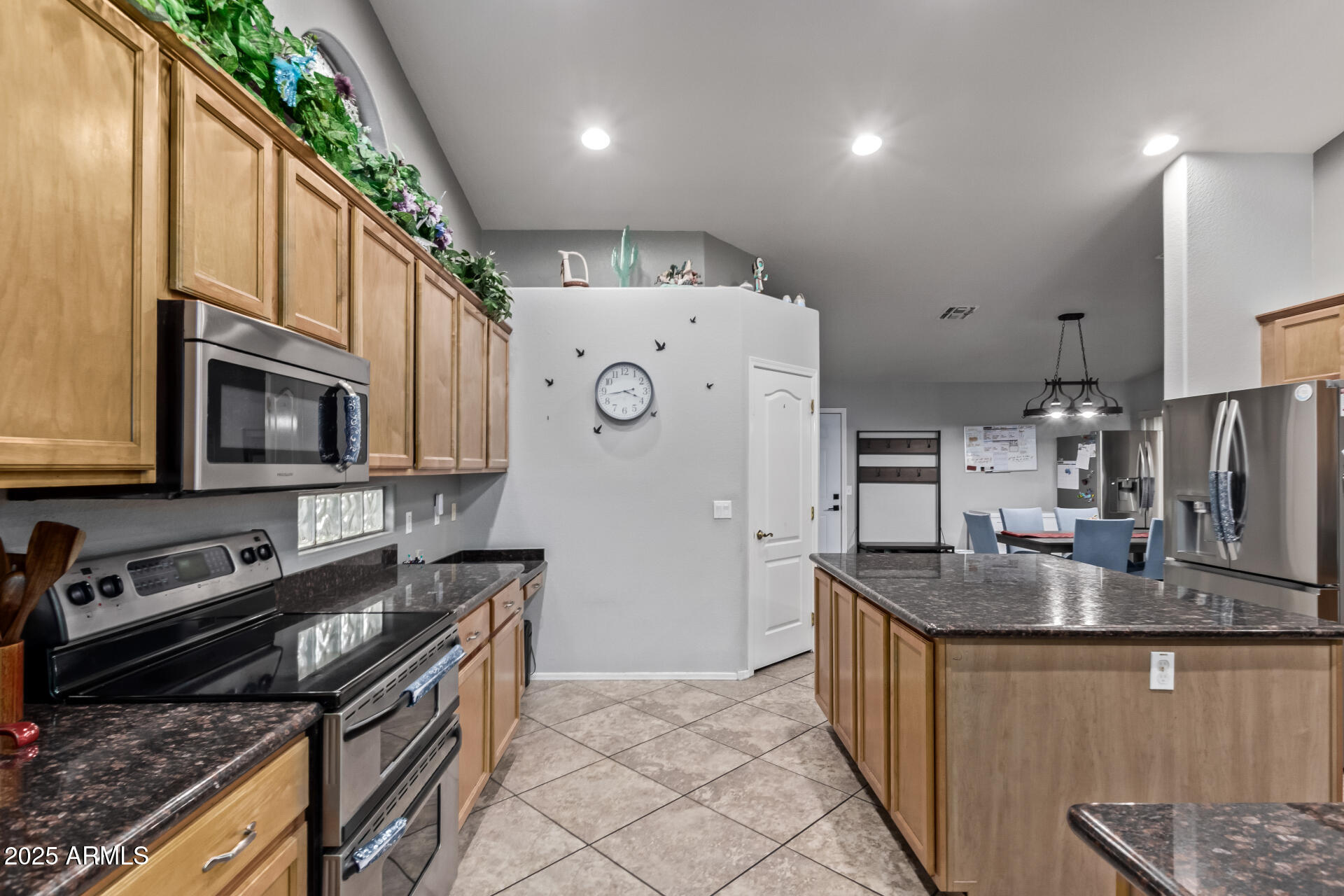 5512 E Holmes Avenue