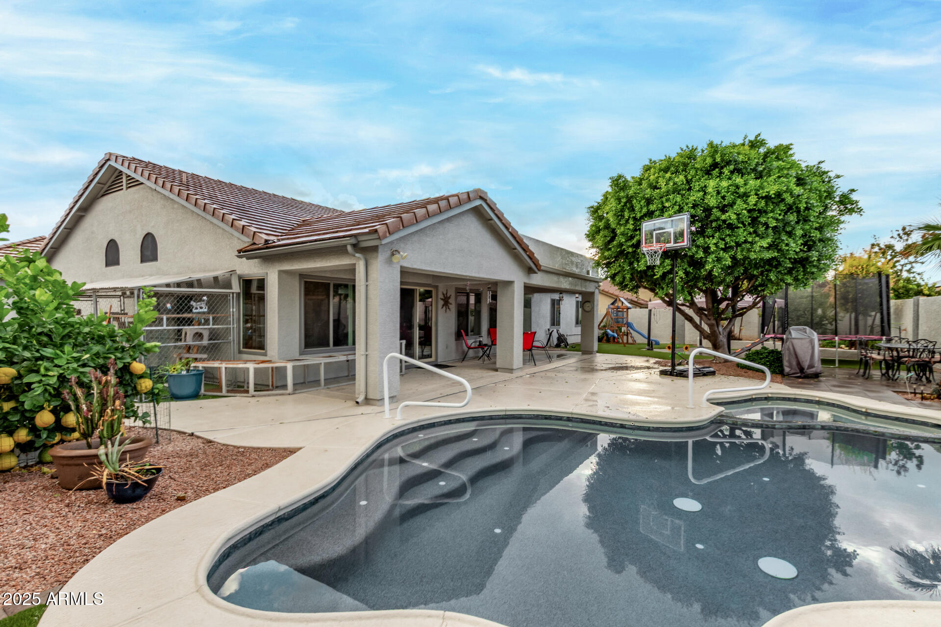 5512 E Holmes Avenue