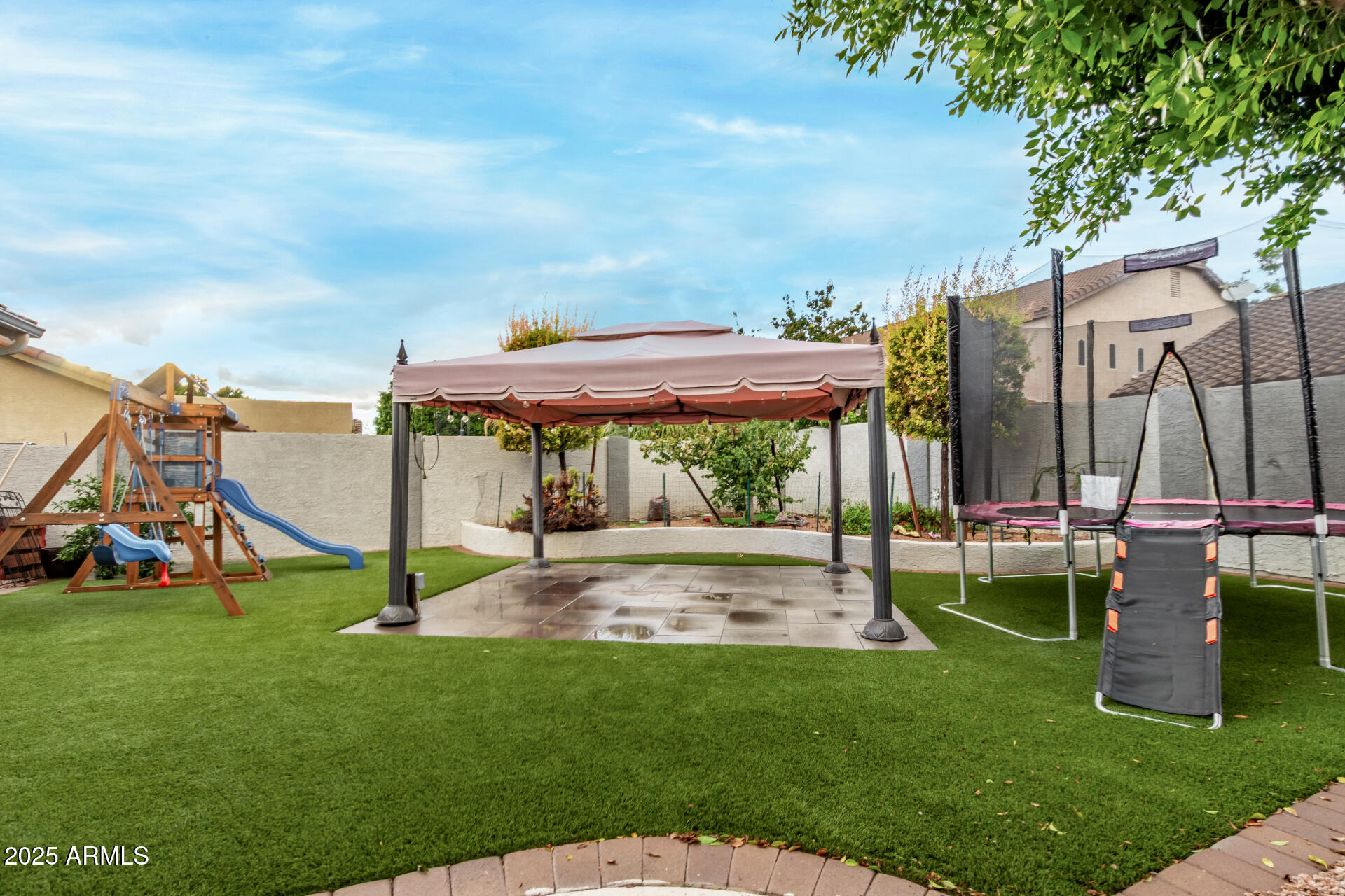 5512 E Holmes Avenue