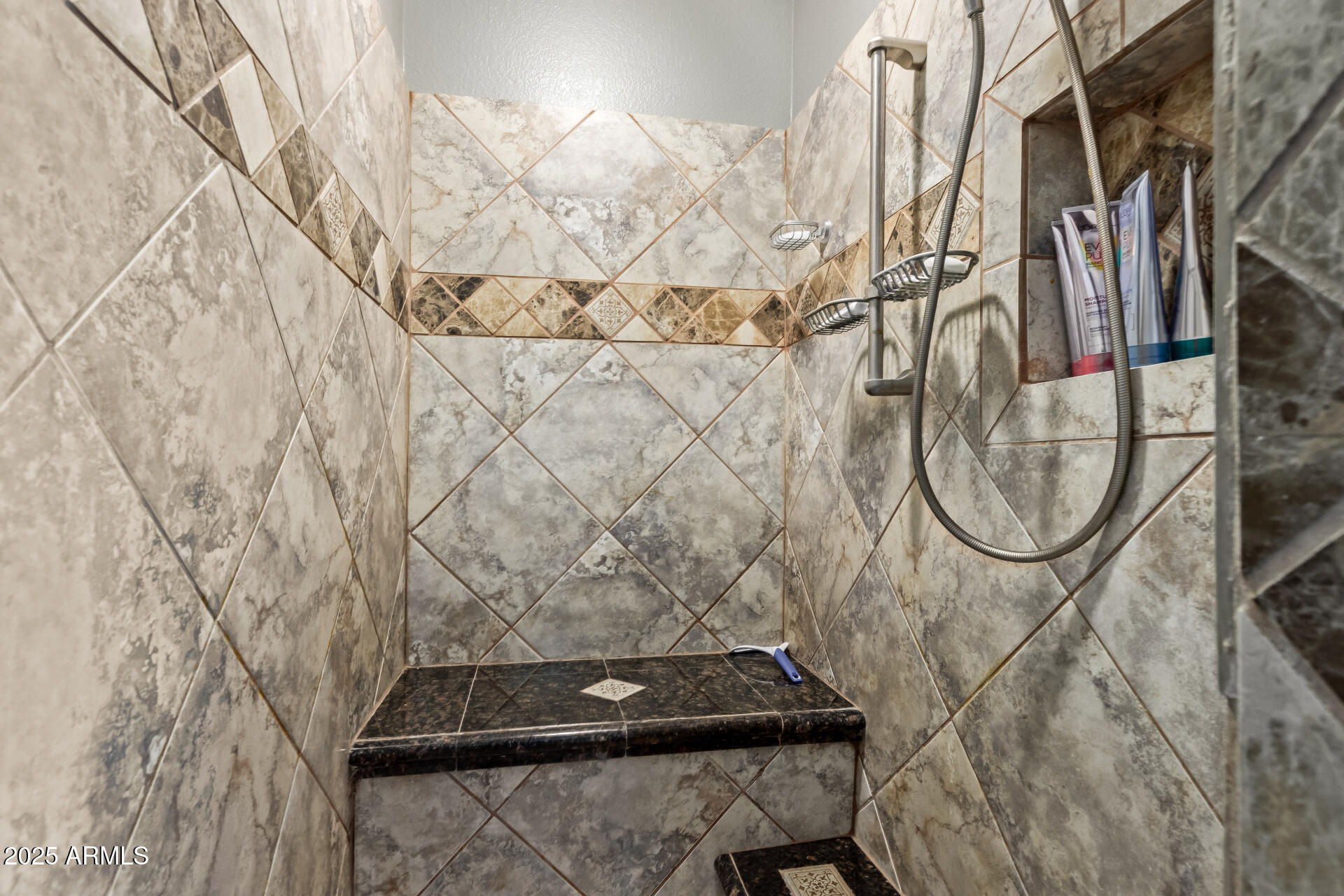 5512 E Holmes Avenue