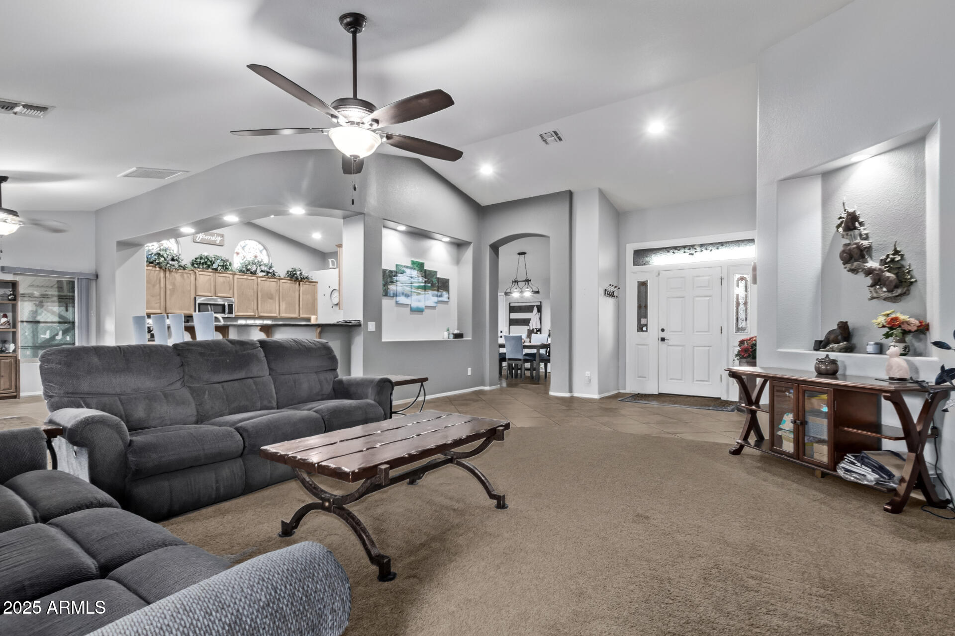 5512 E Holmes Avenue