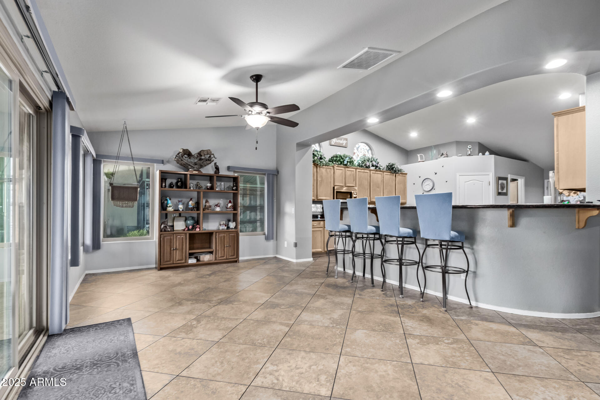 5512 E Holmes Avenue