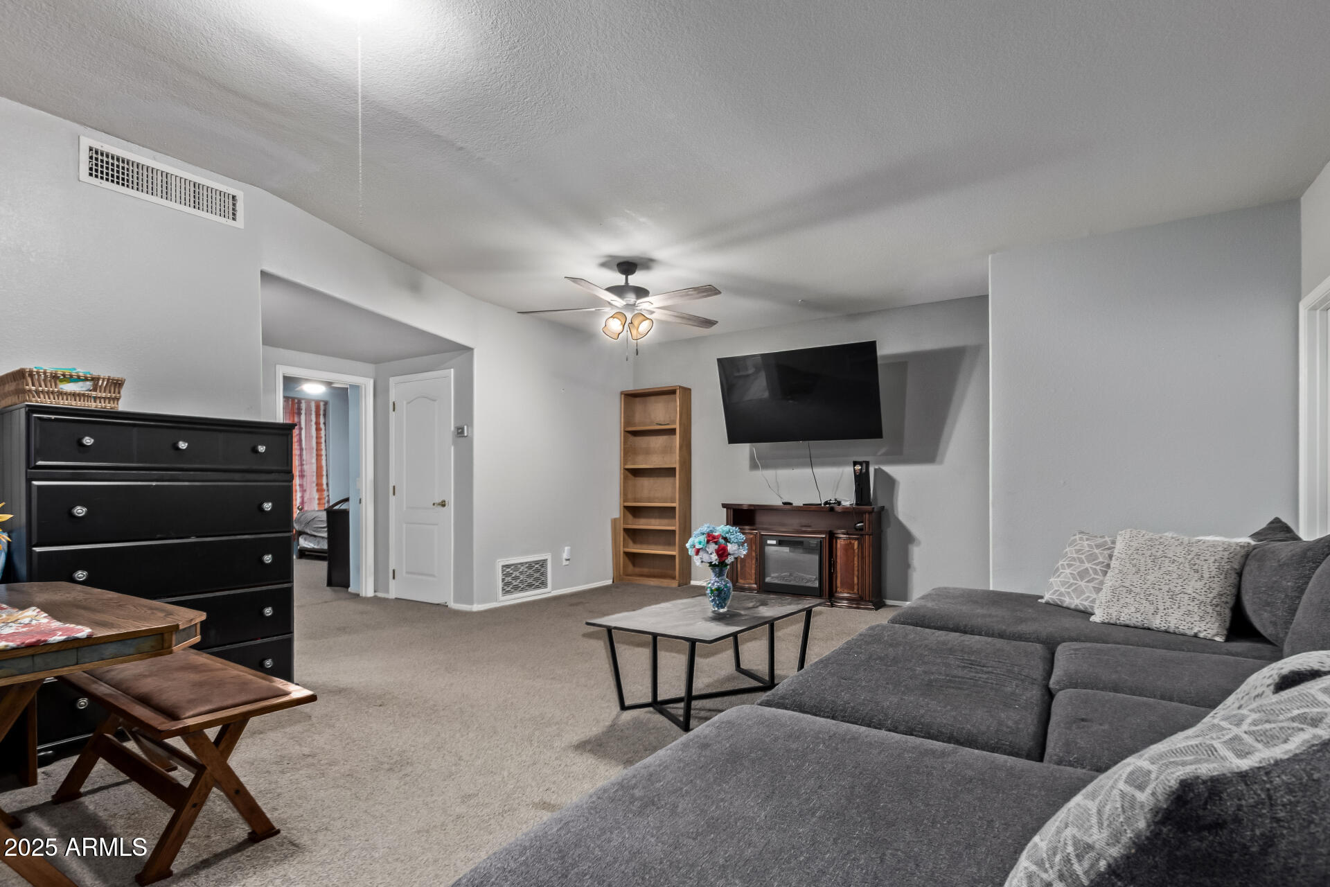 5512 E Holmes Avenue