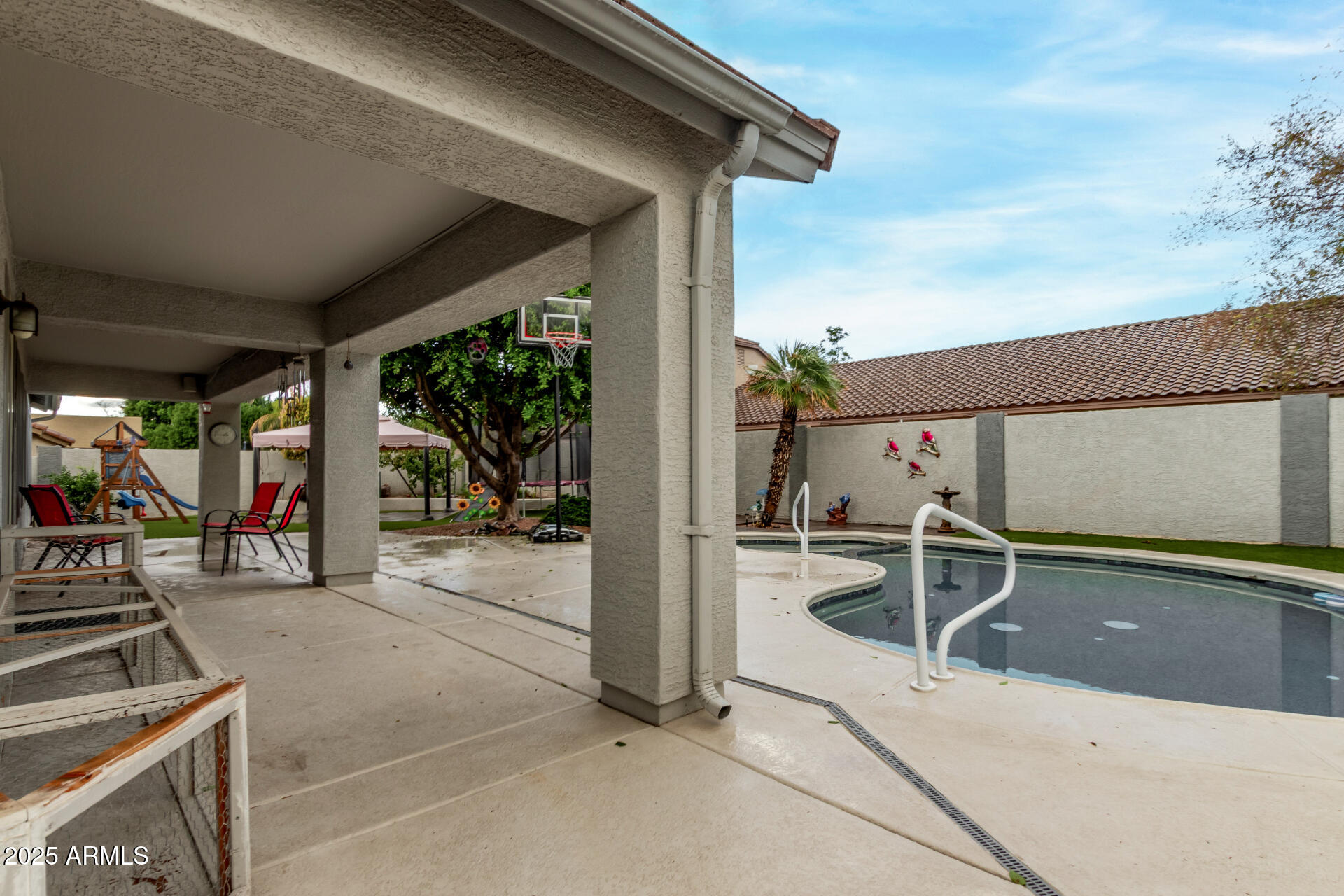 5512 E Holmes Avenue