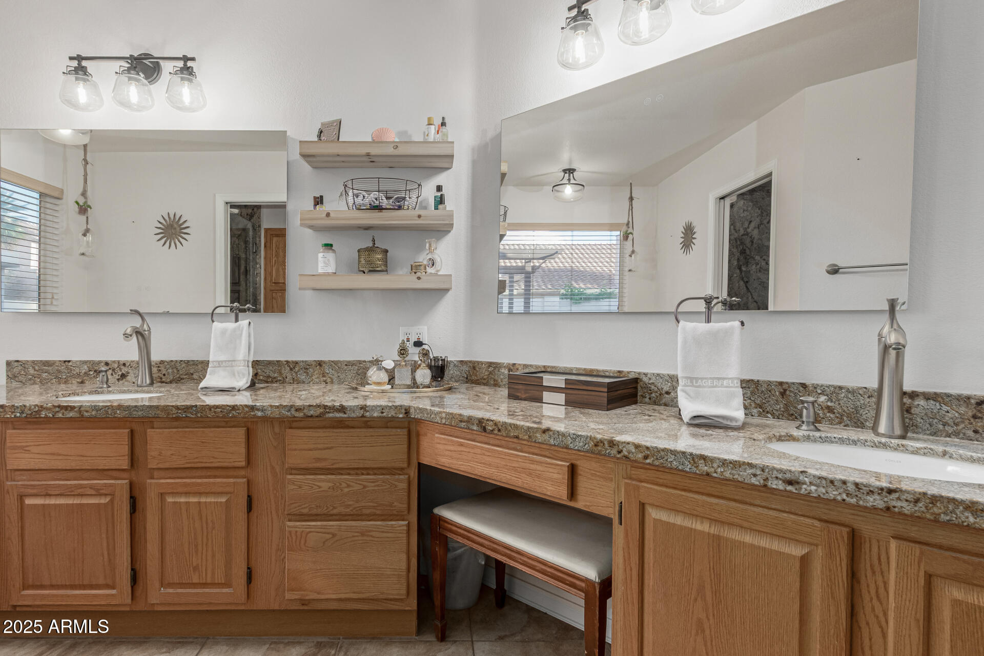 2854 E MALLORY Street