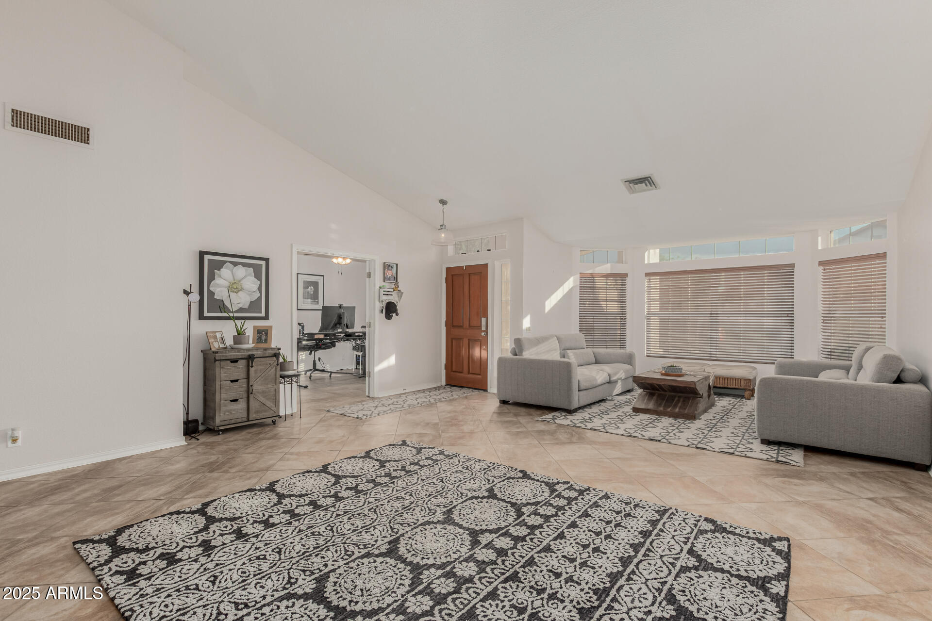 2854 E MALLORY Street