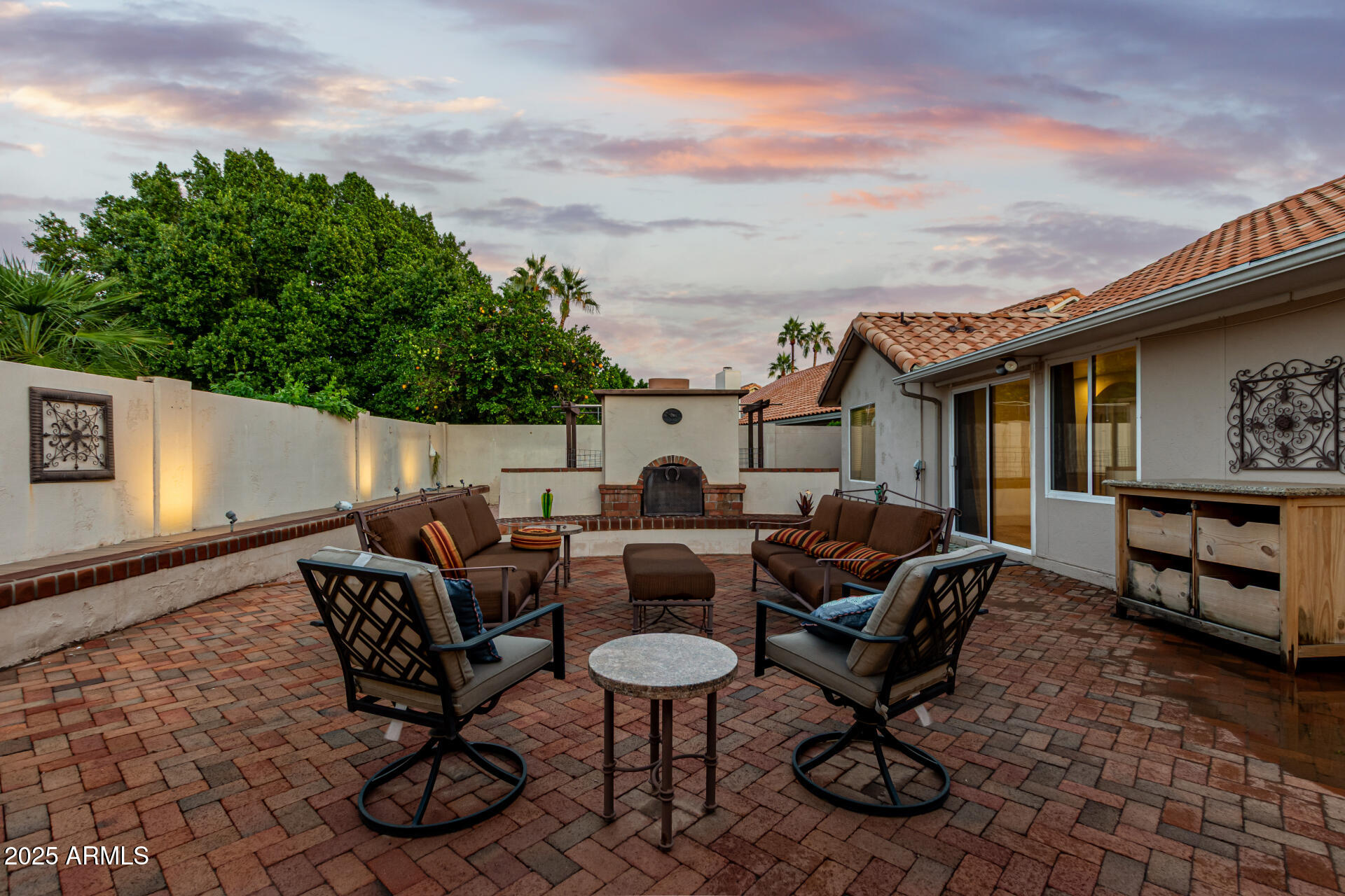 2854 E MALLORY Street