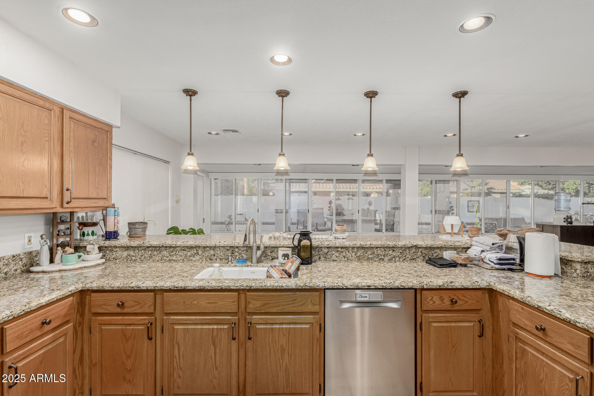 2854 E MALLORY Street