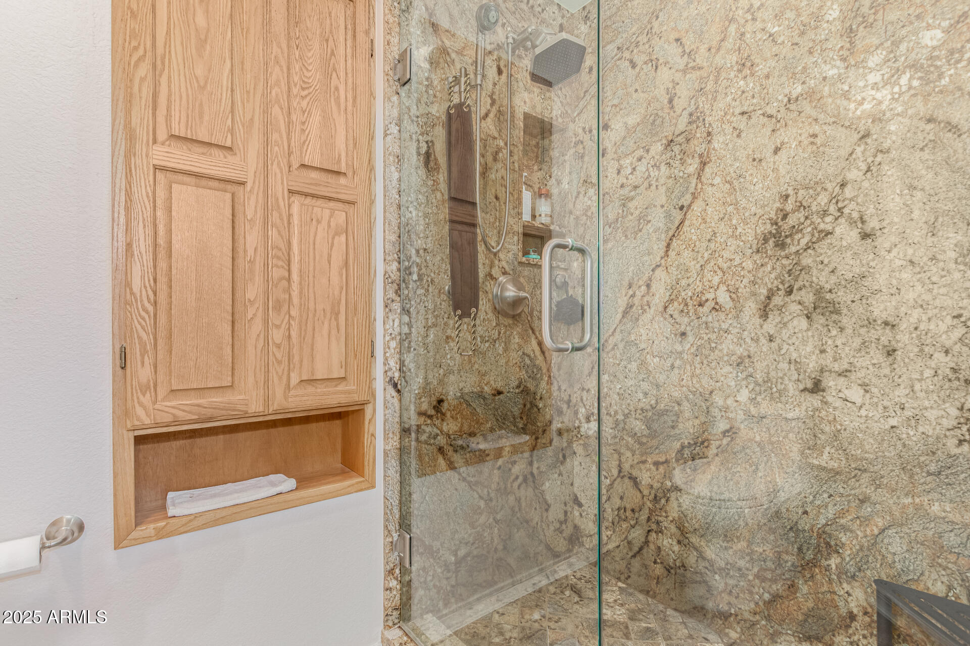 2854 E MALLORY Street