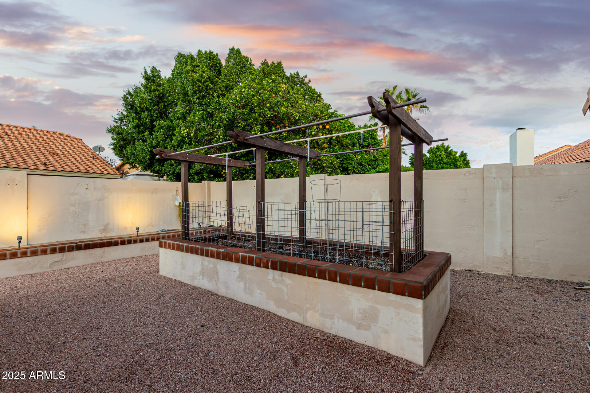 2854 E MALLORY Street