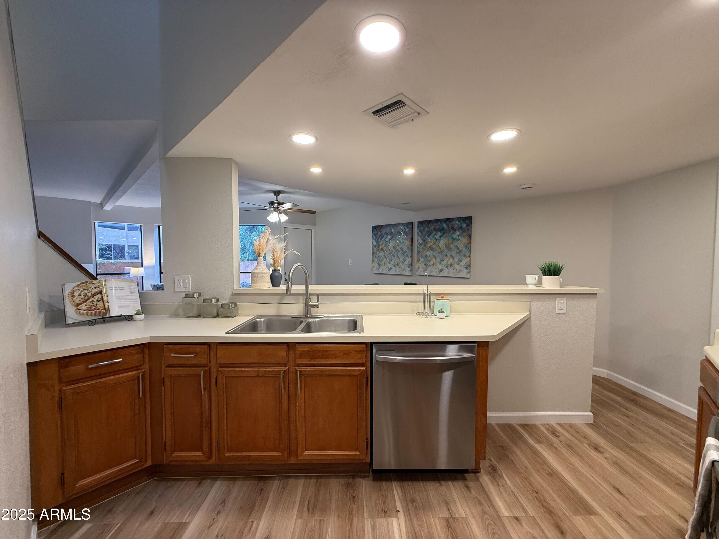 3228 W GLENDALE Avenue 103