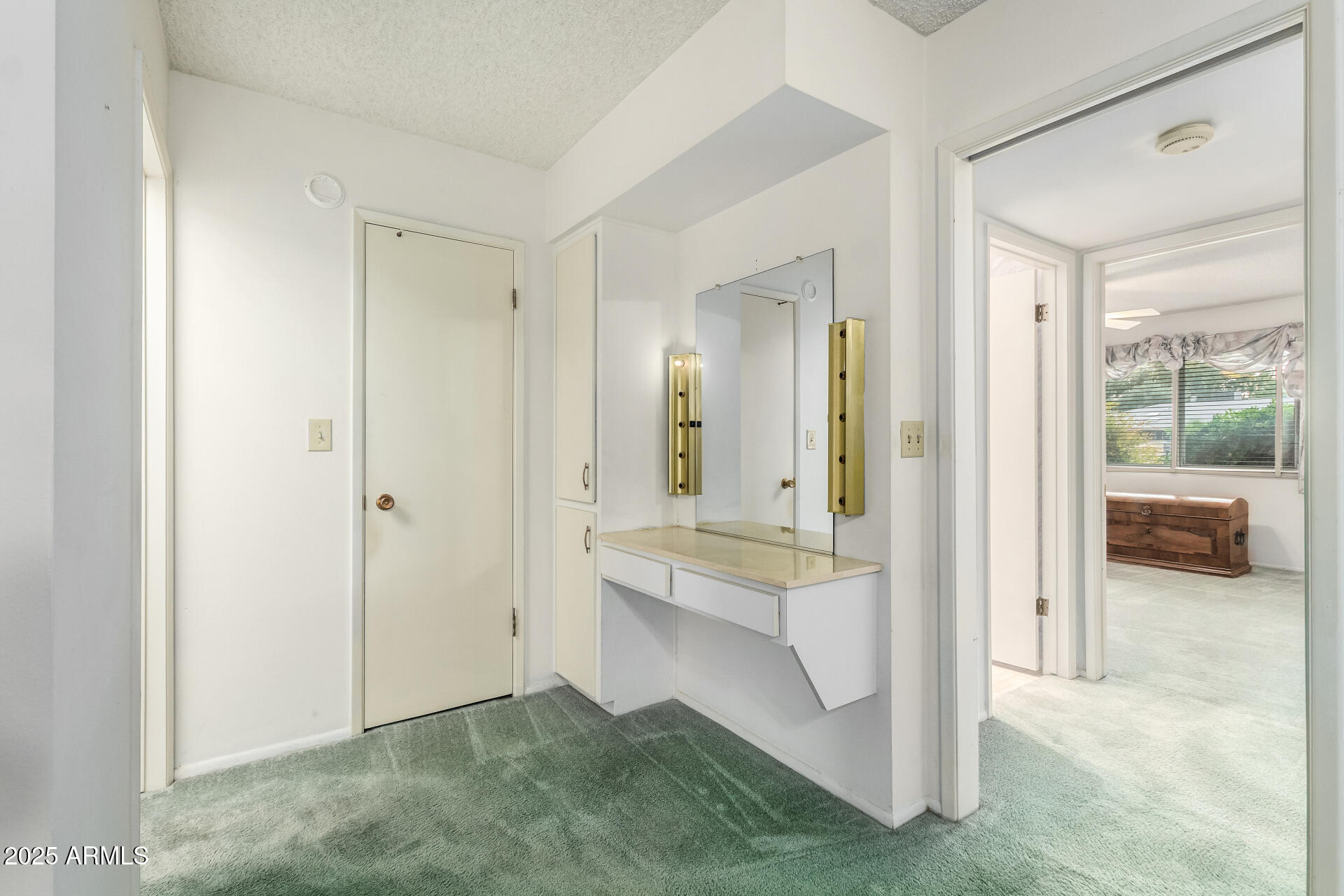 10764 W CINNEBAR Avenue