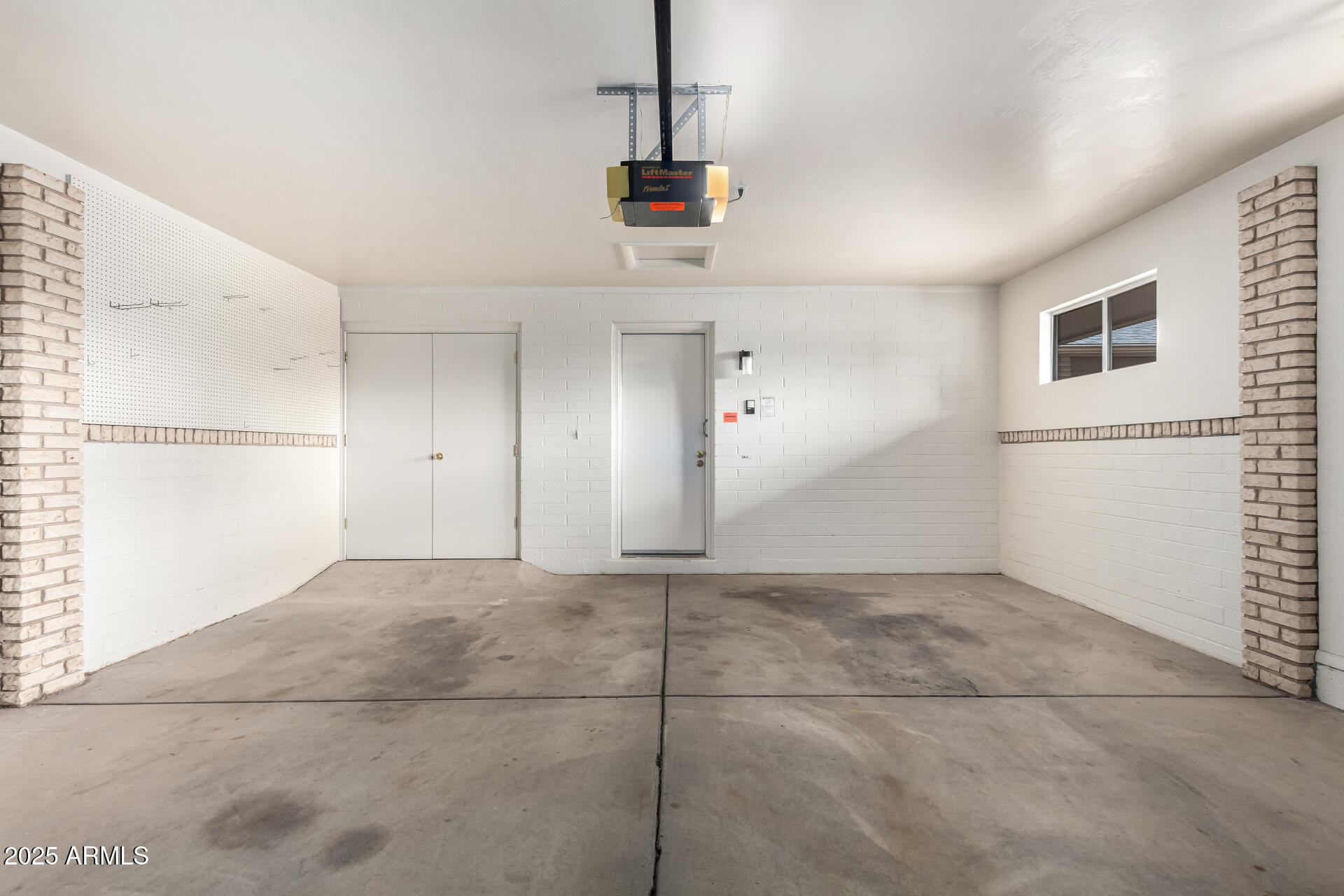 10764 W CINNEBAR Avenue