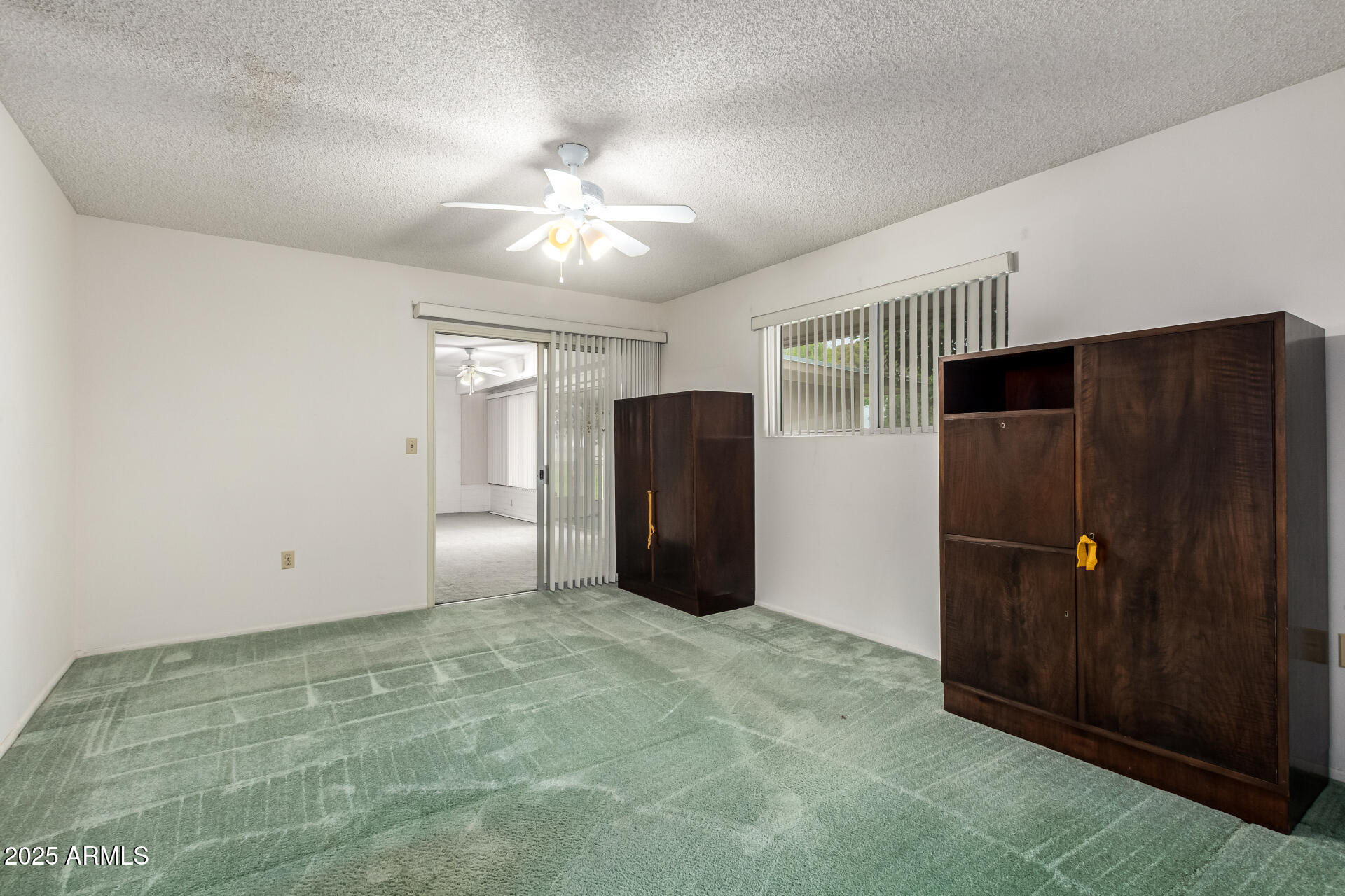 10764 W CINNEBAR Avenue