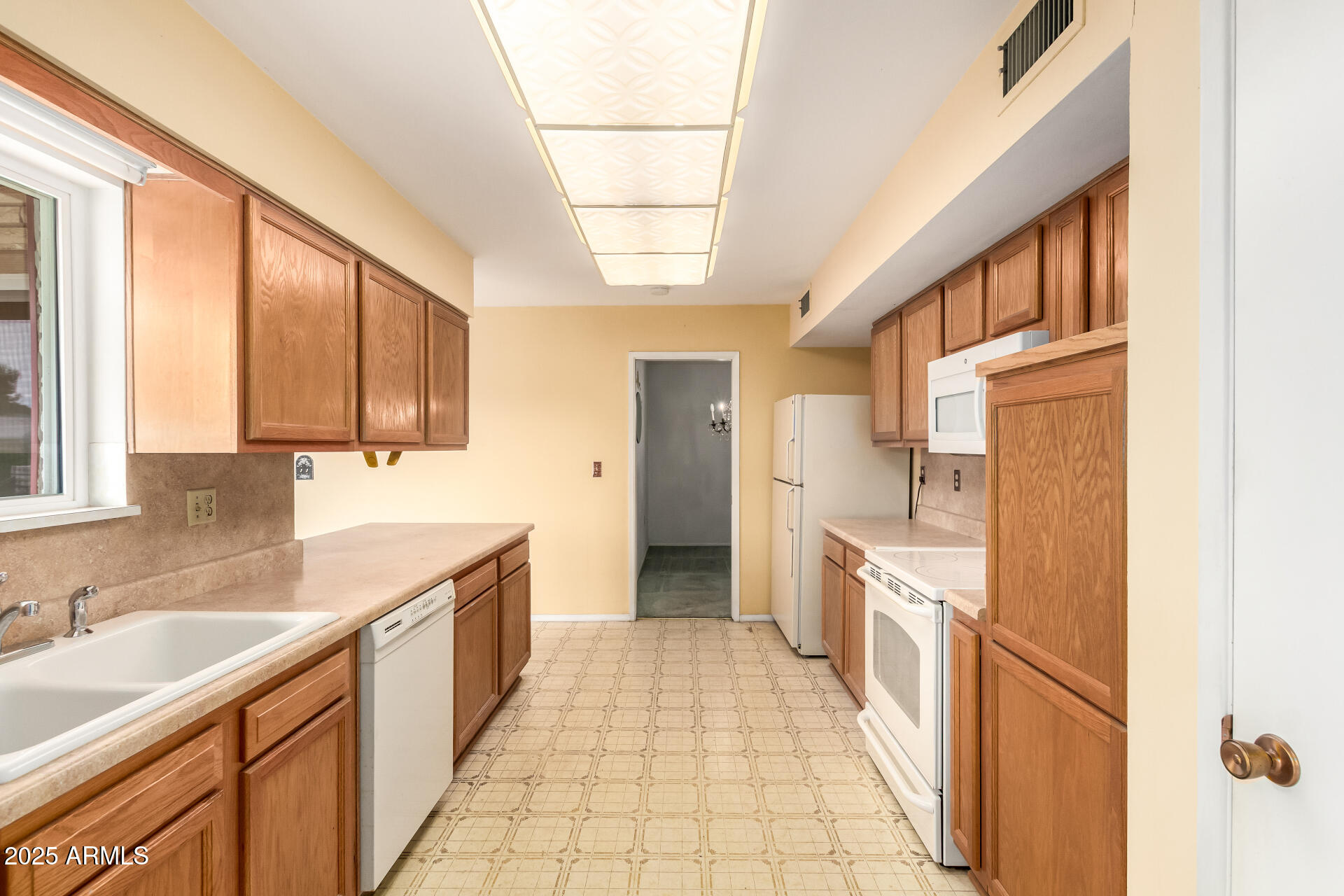 10764 W CINNEBAR Avenue