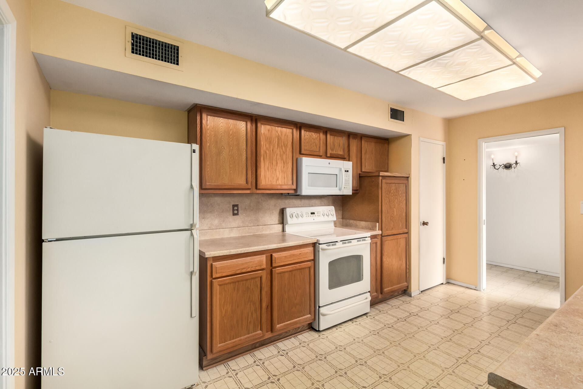 10764 W CINNEBAR Avenue