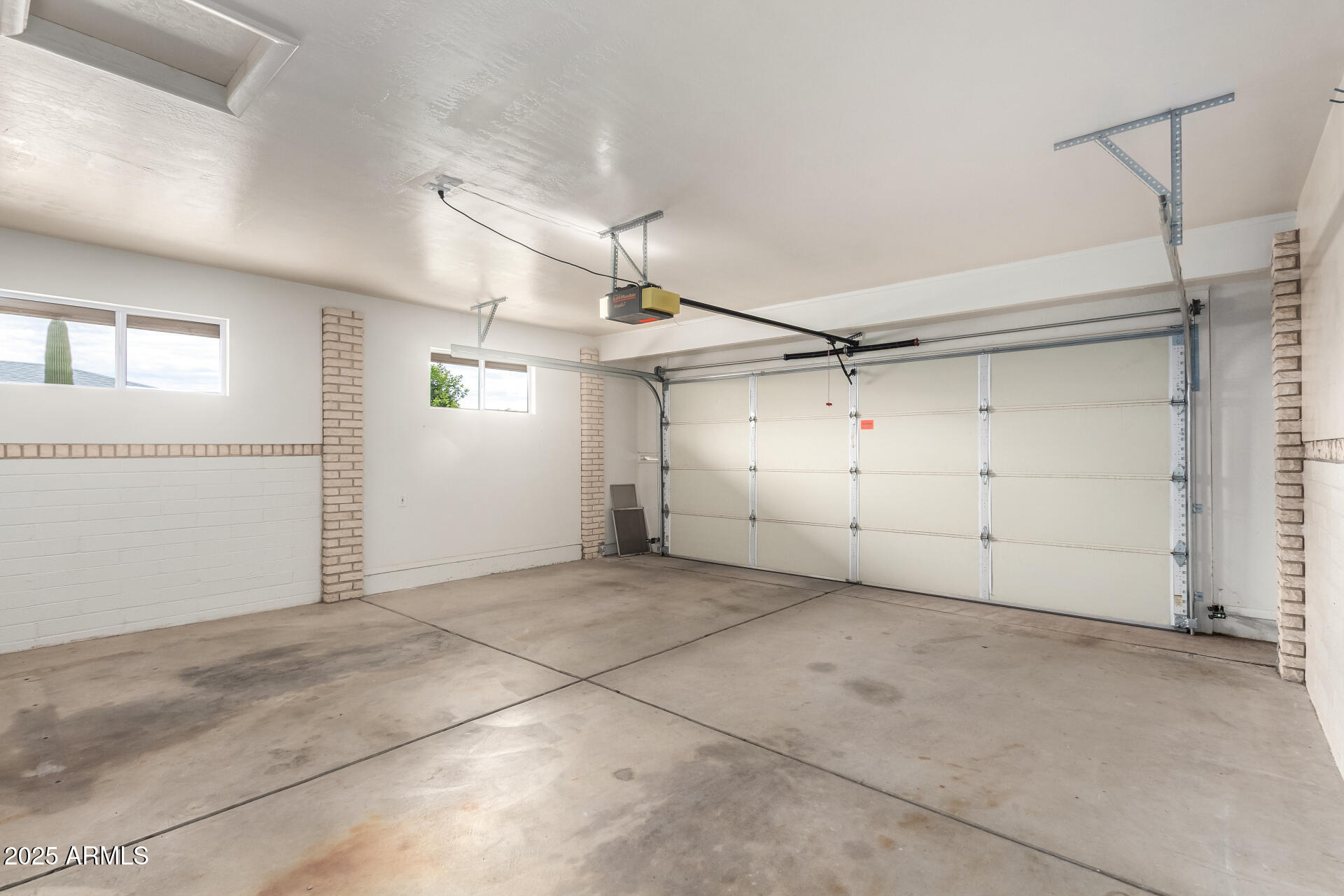 10764 W CINNEBAR Avenue