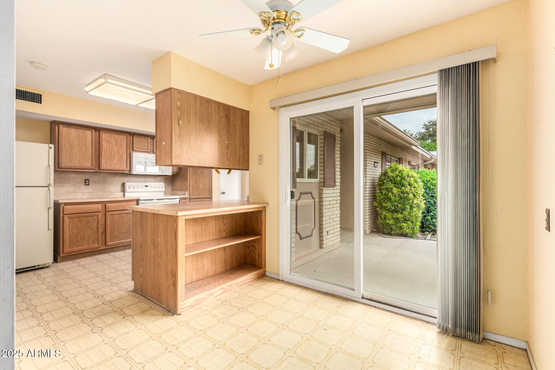 10764 W CINNEBAR Avenue