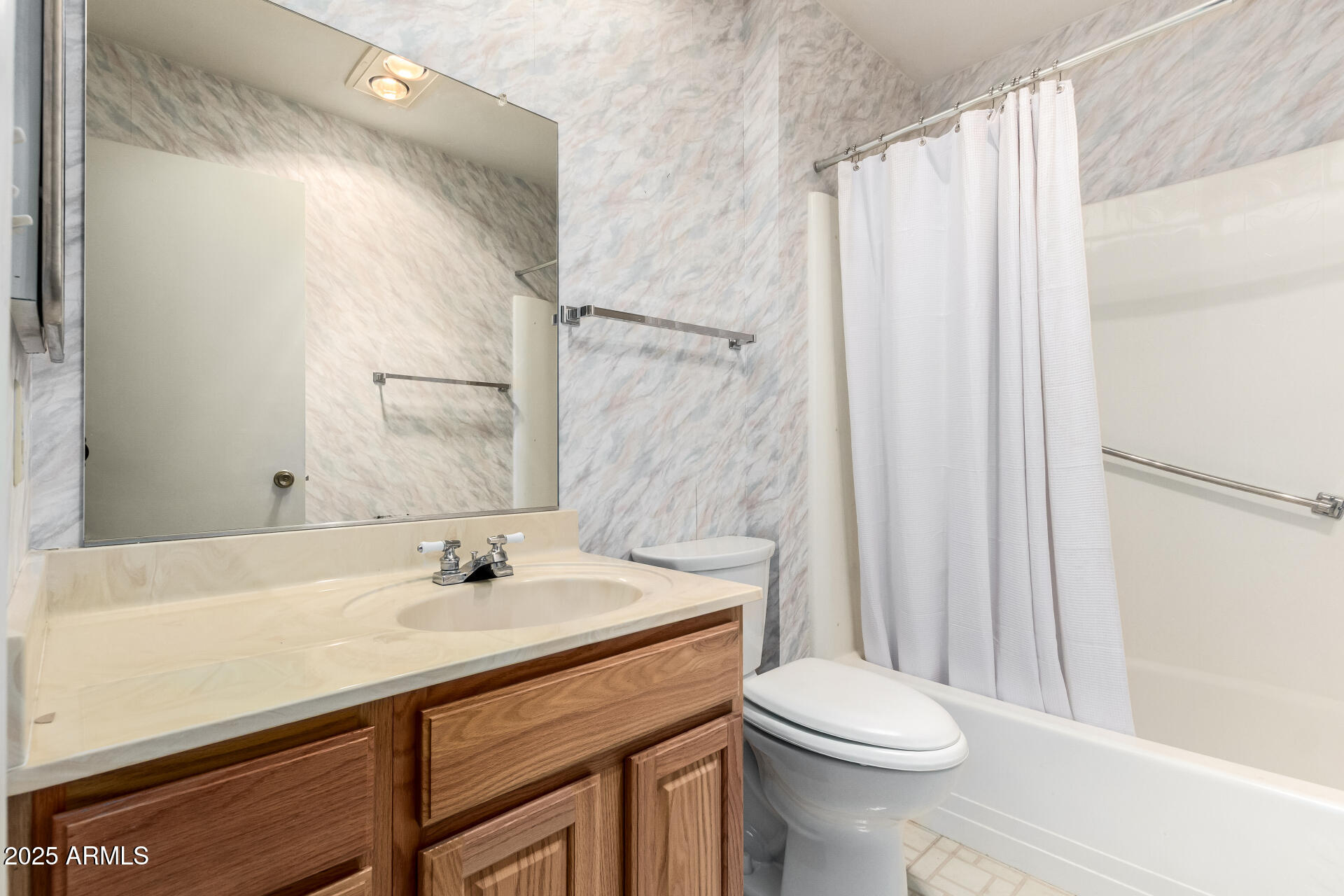 10764 W CINNEBAR Avenue