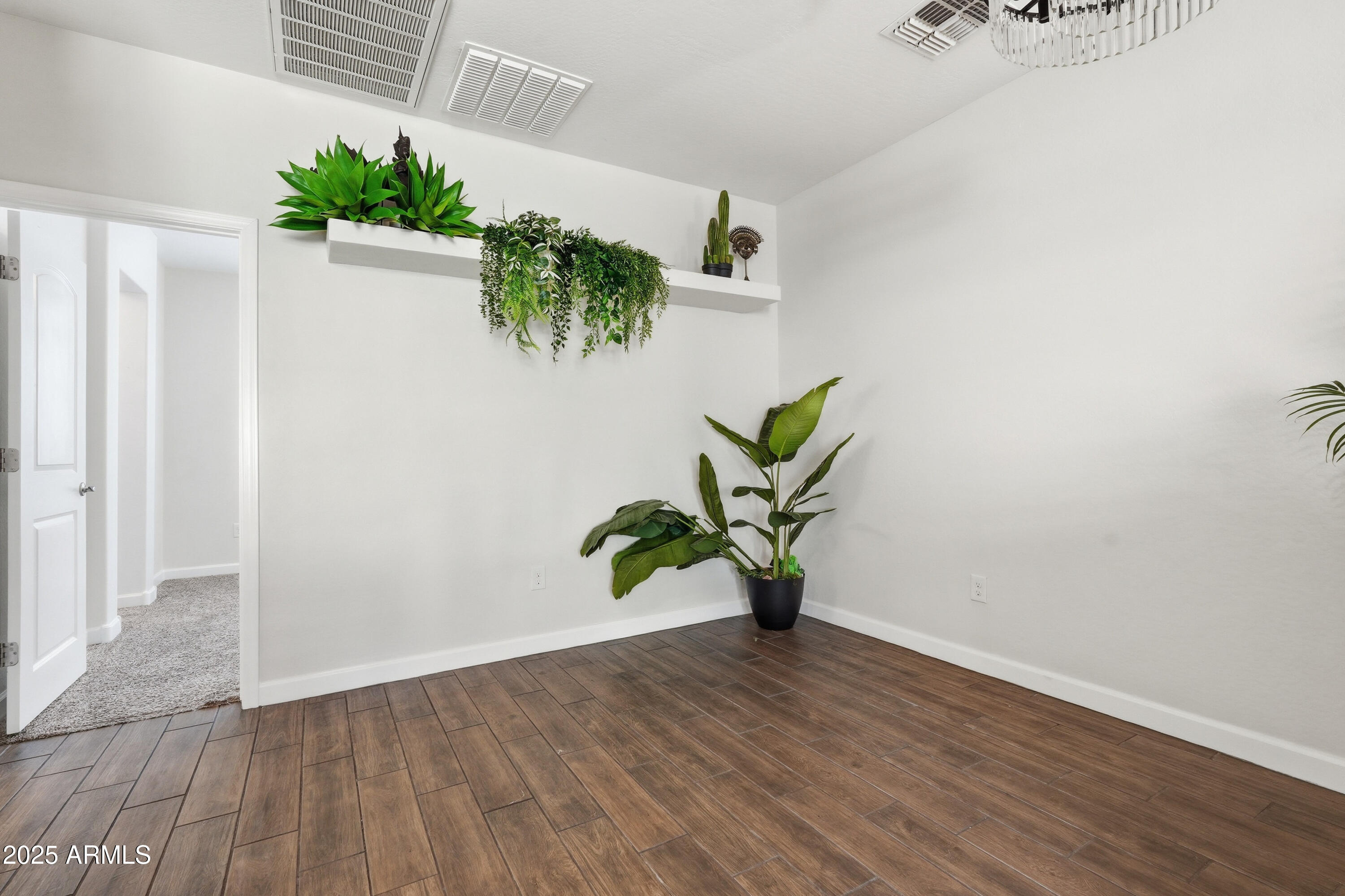 240 W JUNIPER Avenue 1220