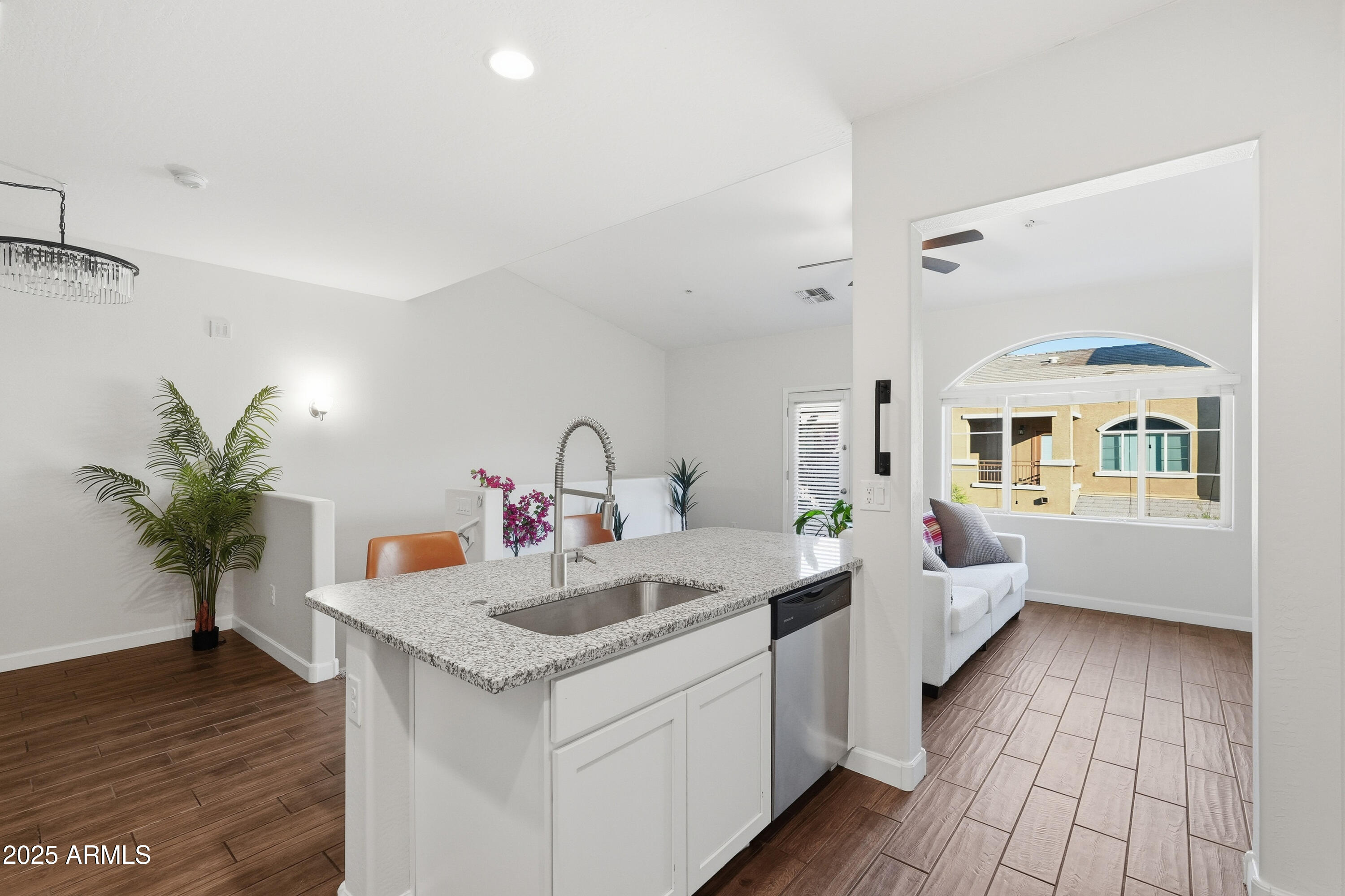 240 W JUNIPER Avenue 1220