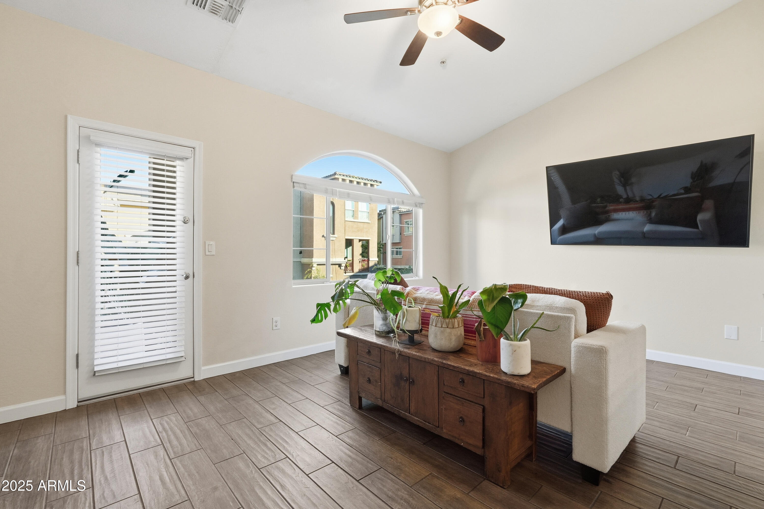 240 W JUNIPER Avenue 1220