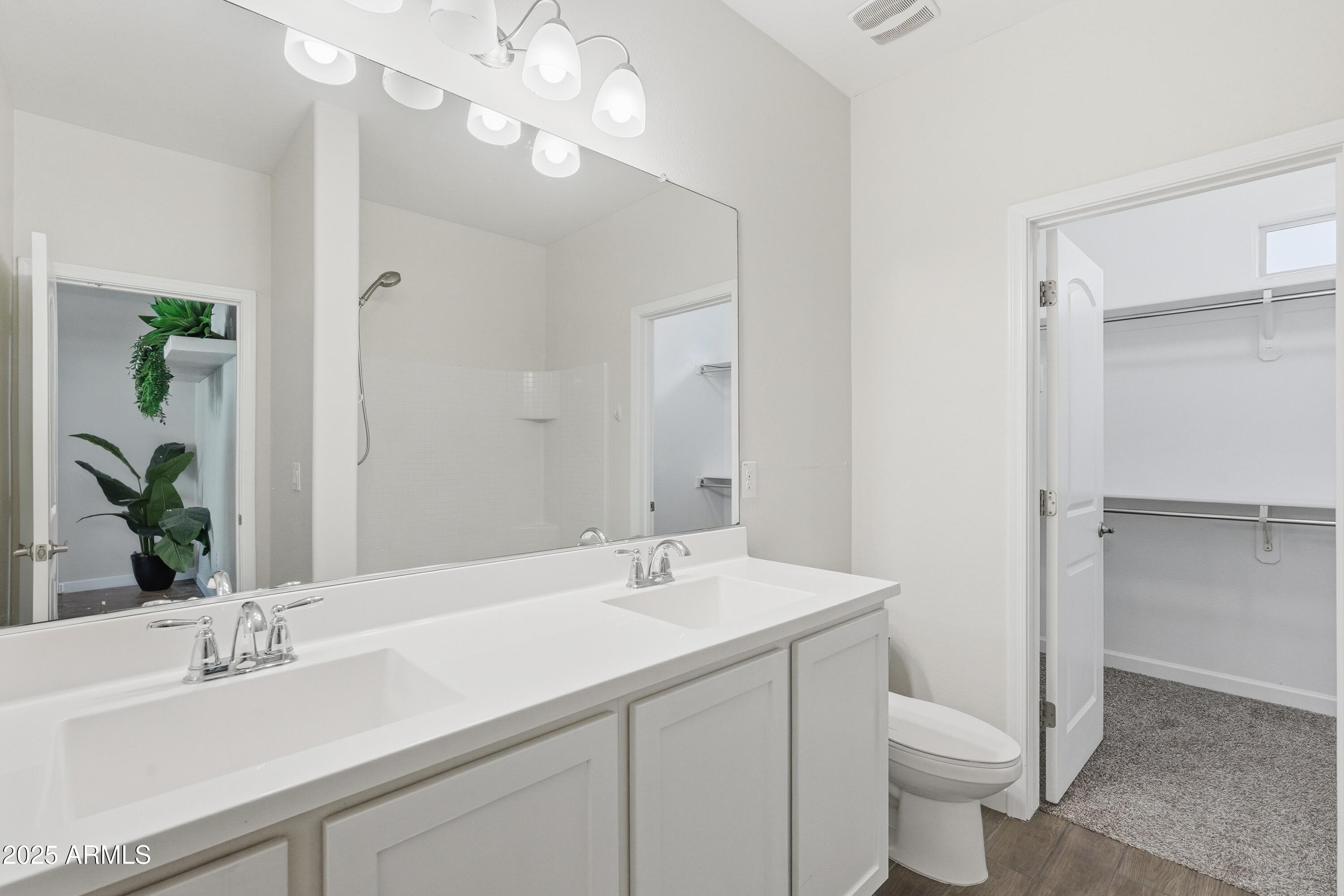 240 W JUNIPER Avenue 1220