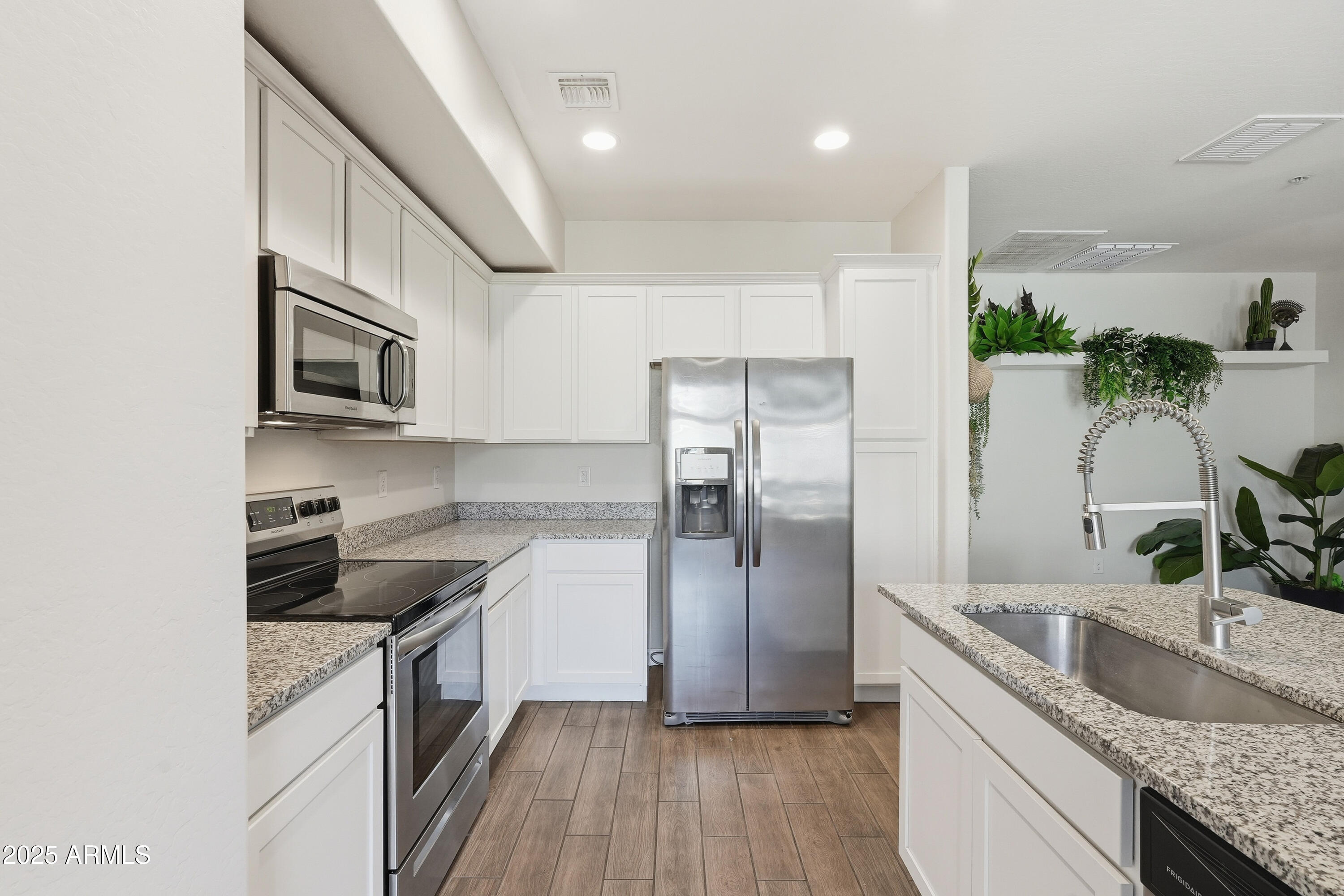 240 W JUNIPER Avenue 1220