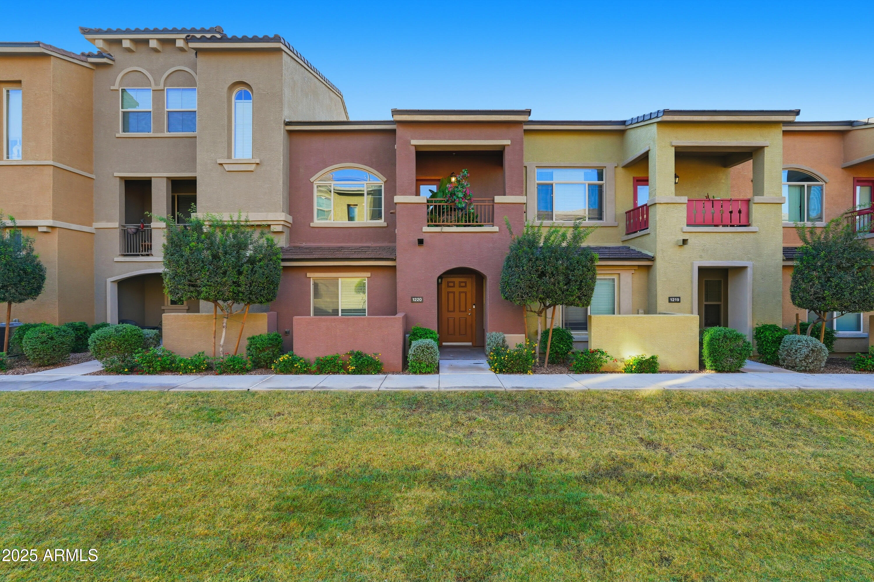 240 W JUNIPER Avenue 1220