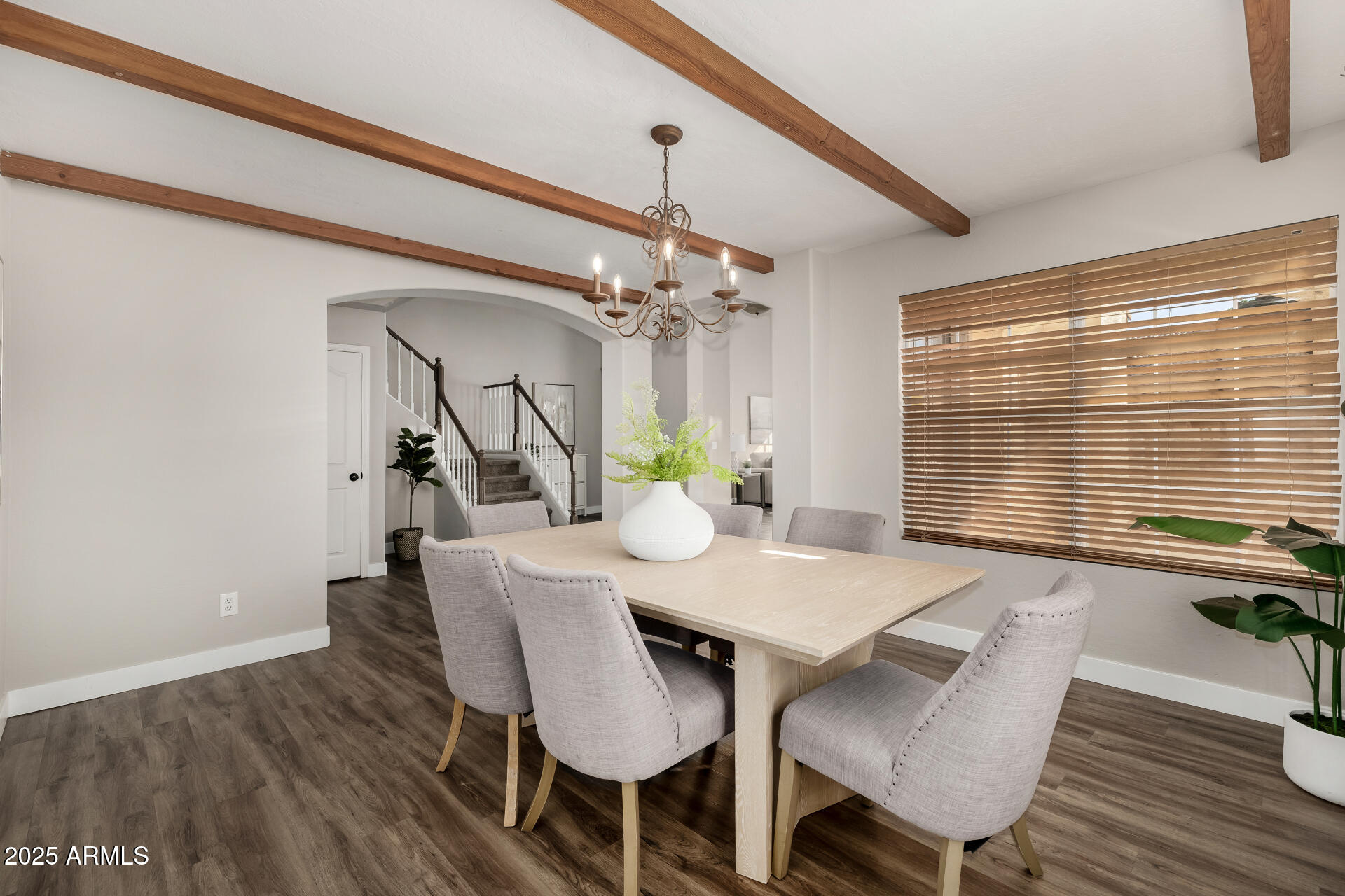 660 W MENDOZA Avenue