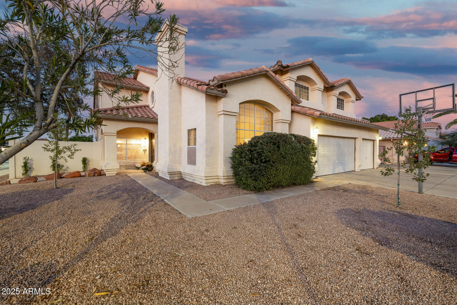 660 W MENDOZA Avenue