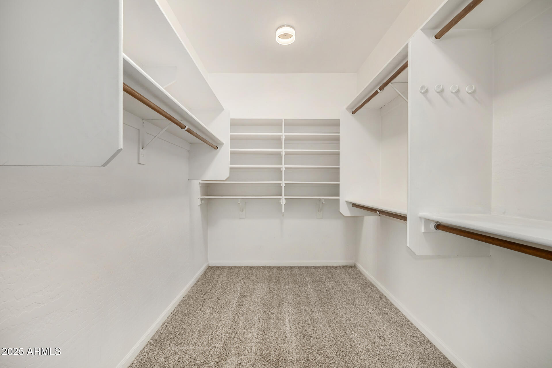 660 W MENDOZA Avenue