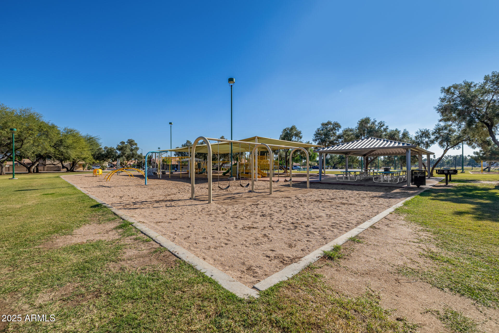 660 W MENDOZA Avenue