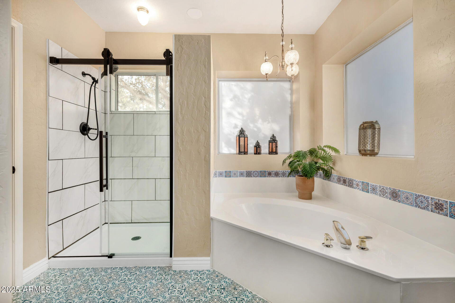 660 W MENDOZA Avenue