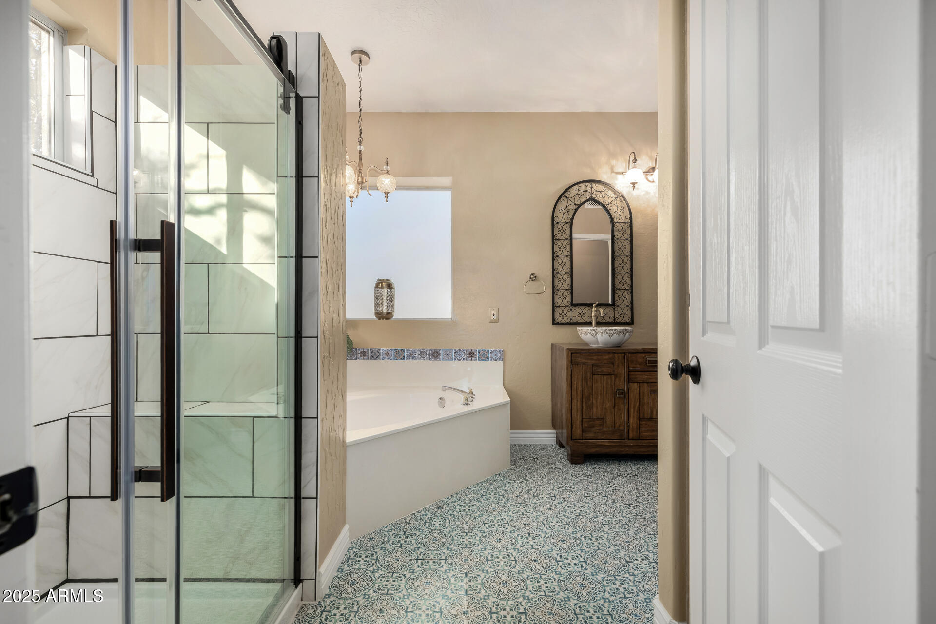 660 W MENDOZA Avenue