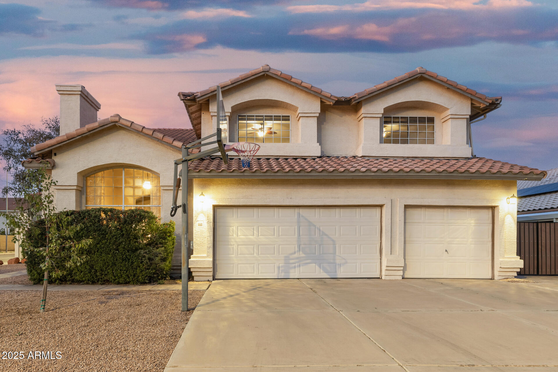 660 W MENDOZA Avenue