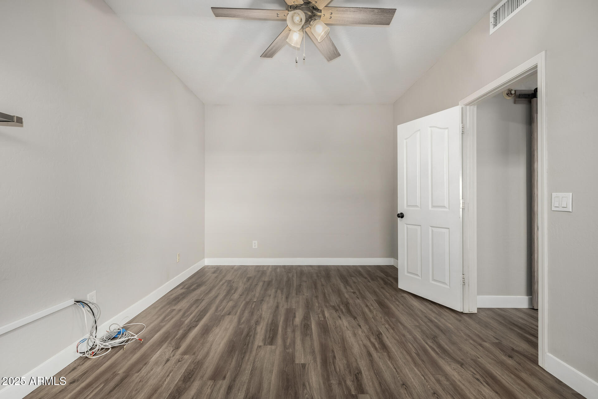 660 W MENDOZA Avenue