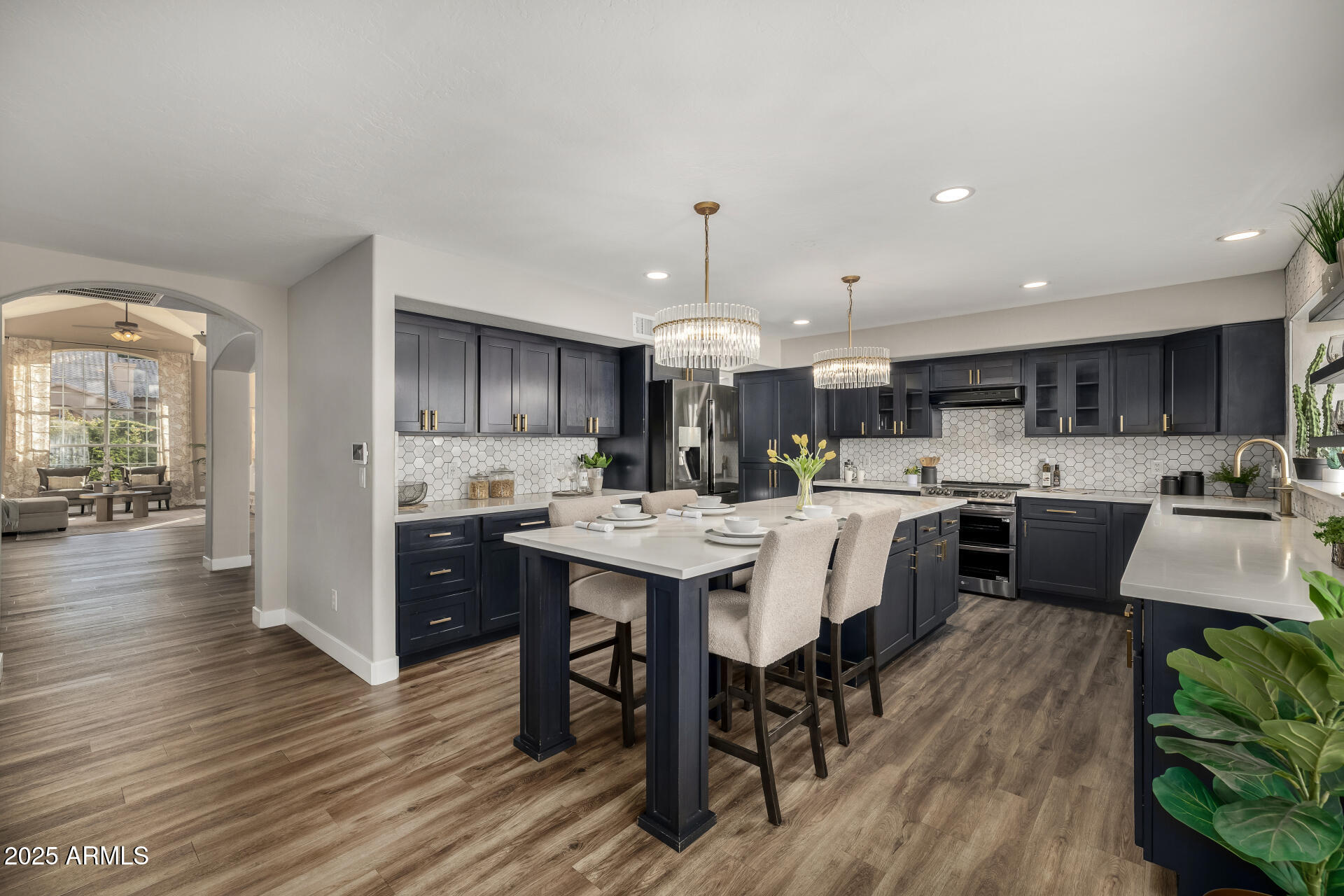 660 W MENDOZA Avenue