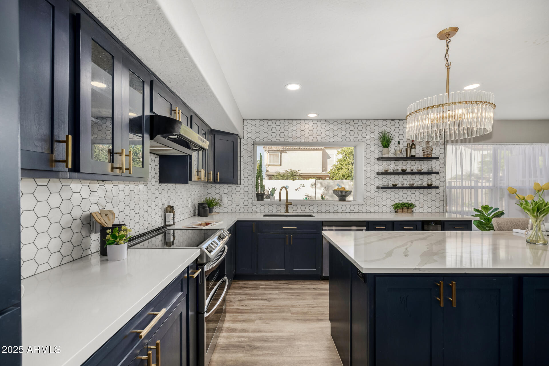 660 W MENDOZA Avenue