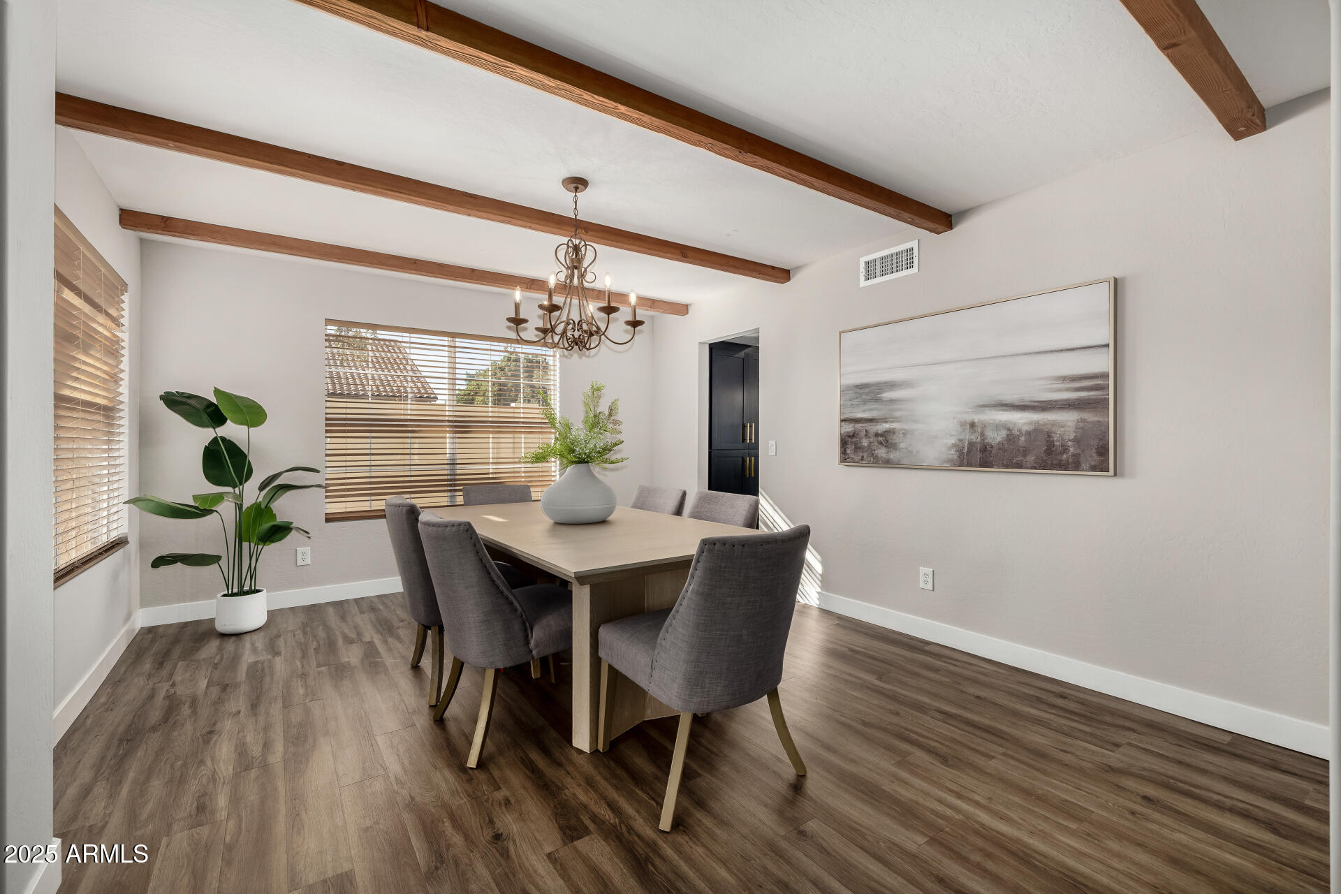 660 W MENDOZA Avenue