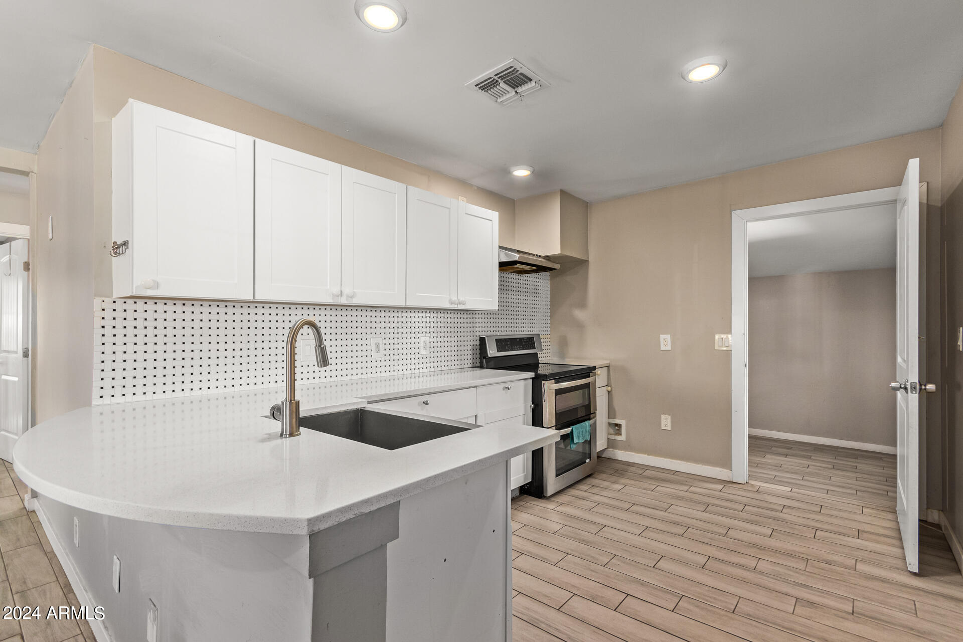 3212 W JACKSON Street