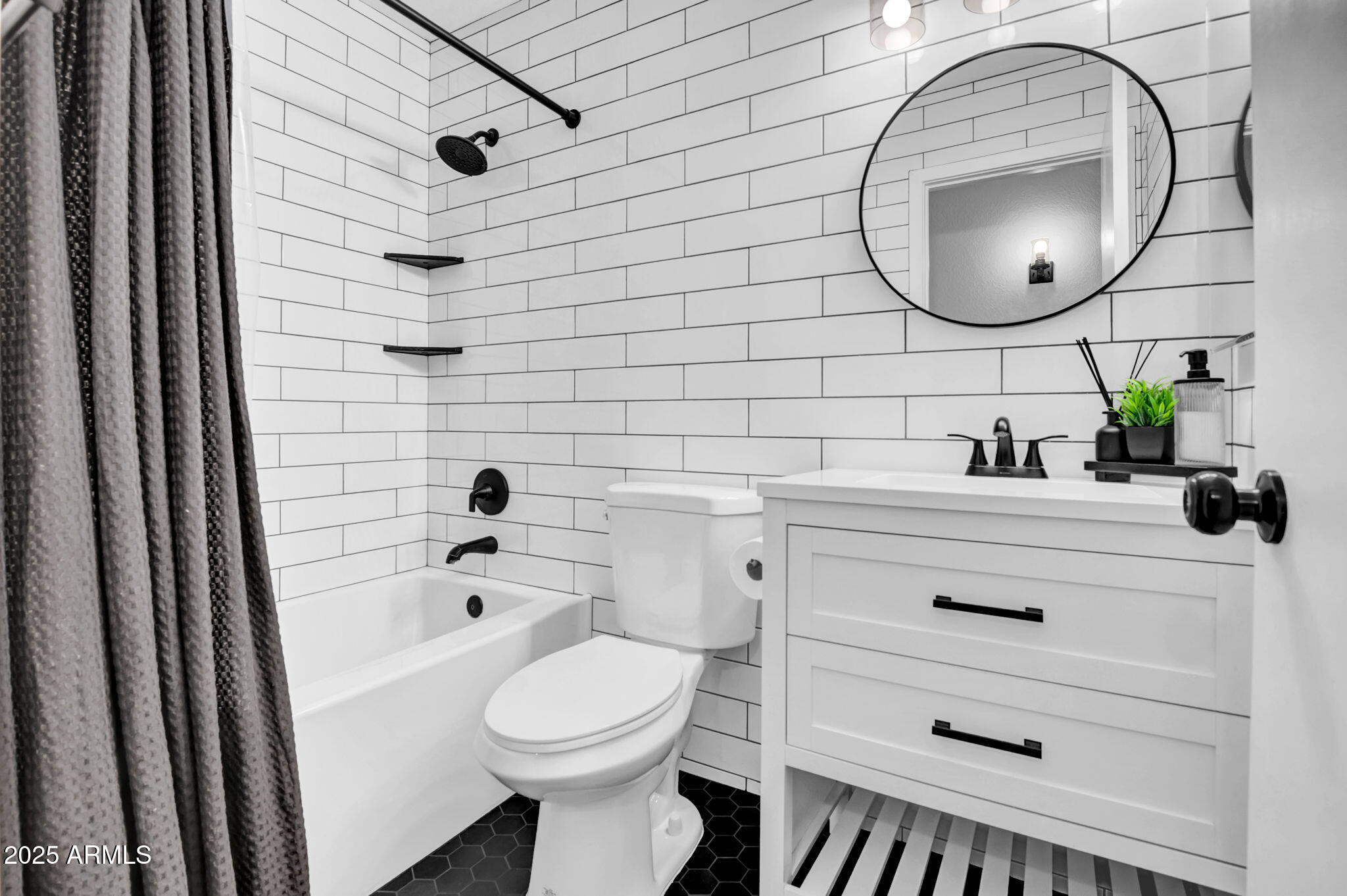 3123 W VIA MONTOYA Drive