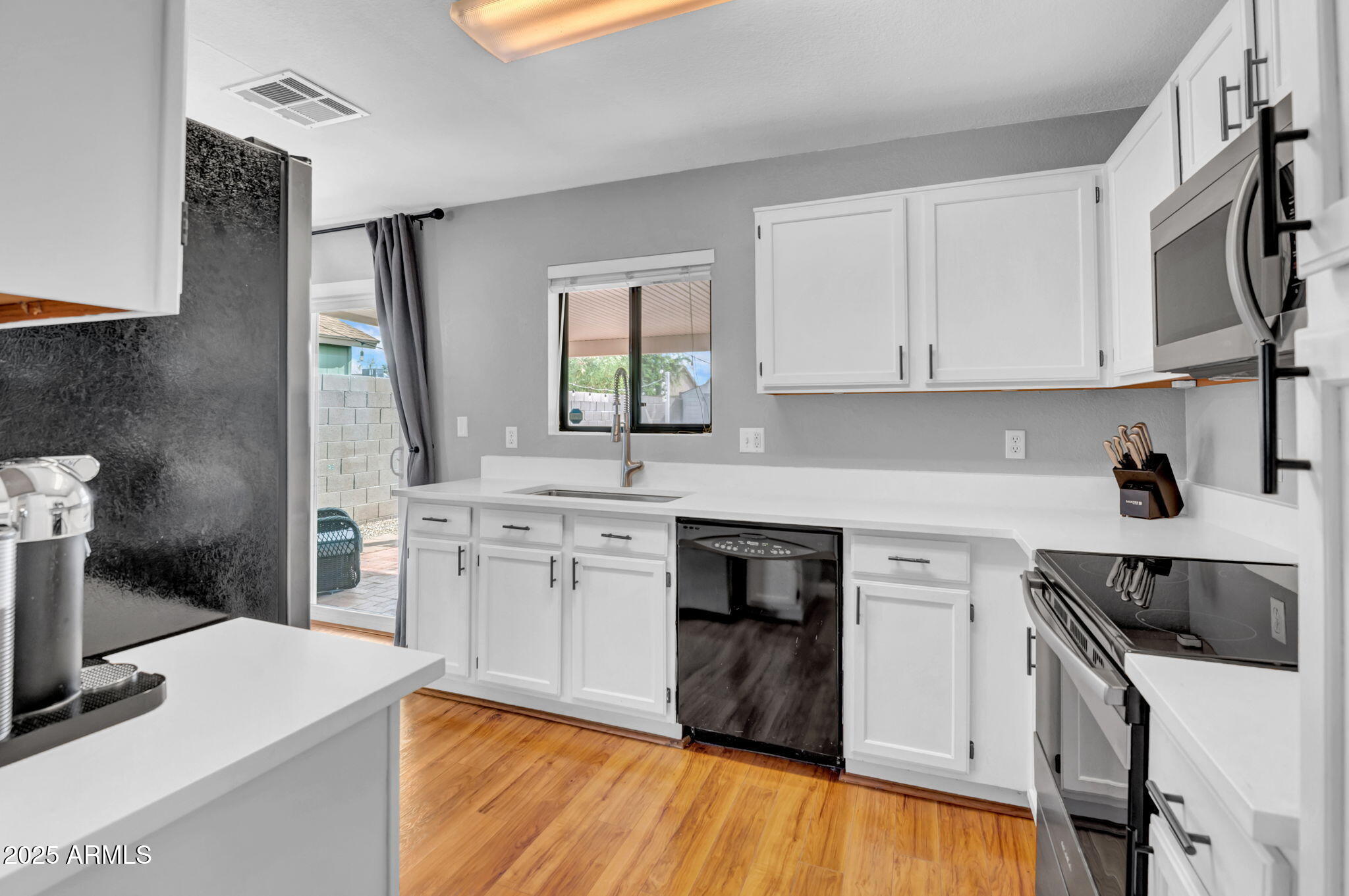 3123 W VIA MONTOYA Drive