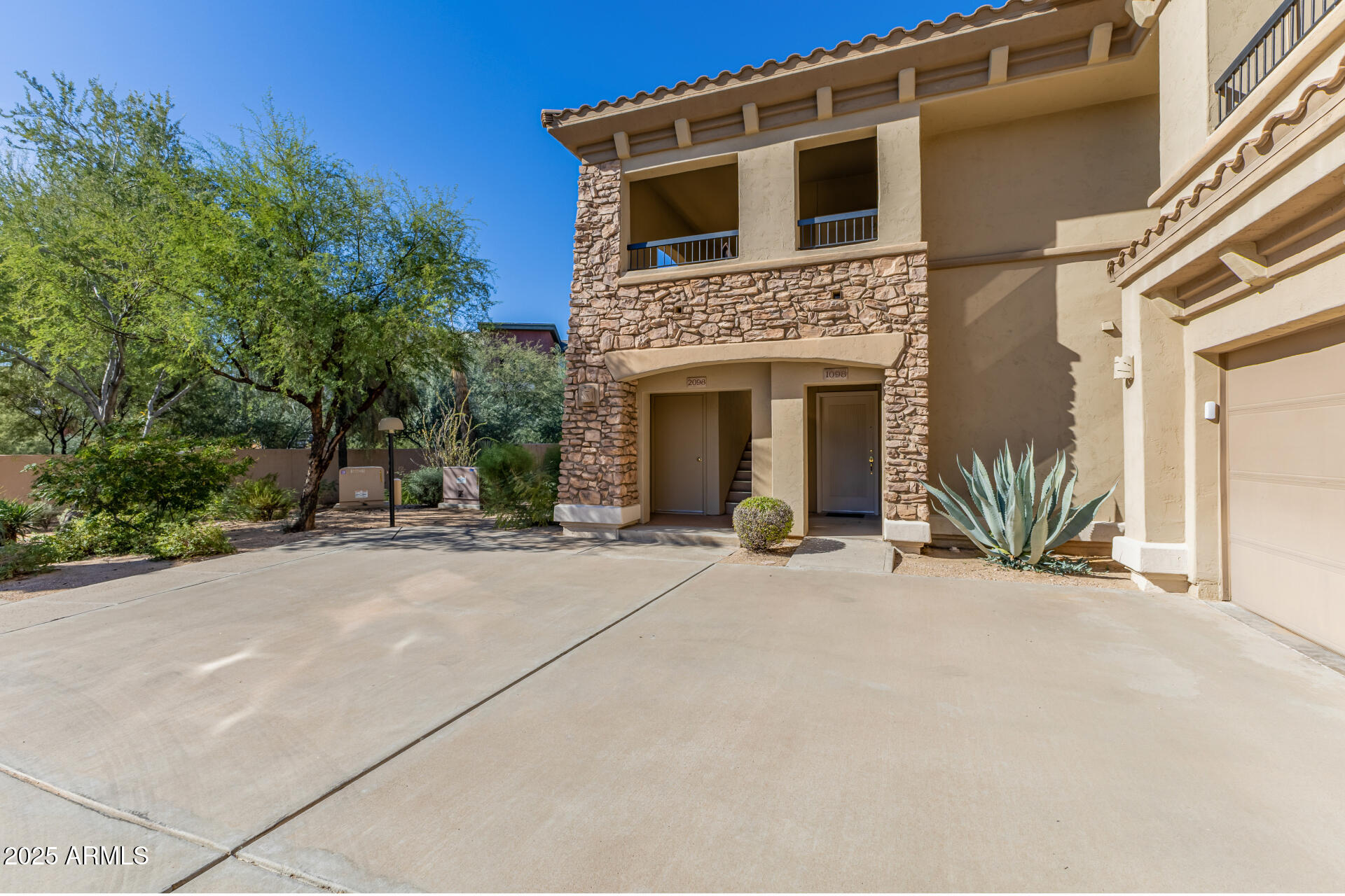 19700 N 76TH Street 2098