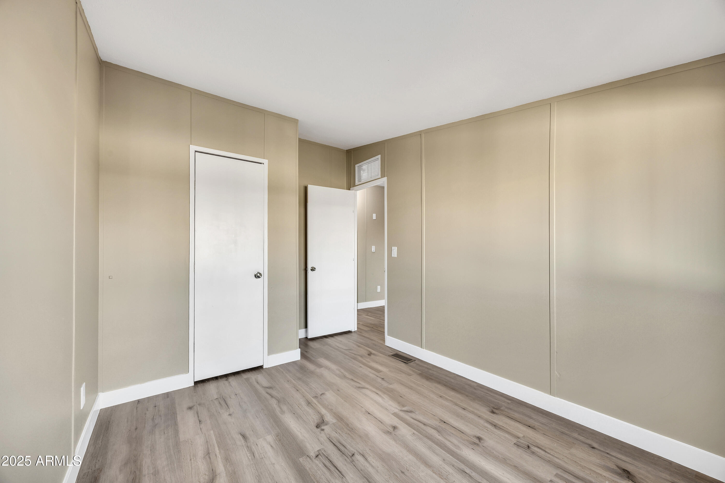 2000 S APACHE Road 220